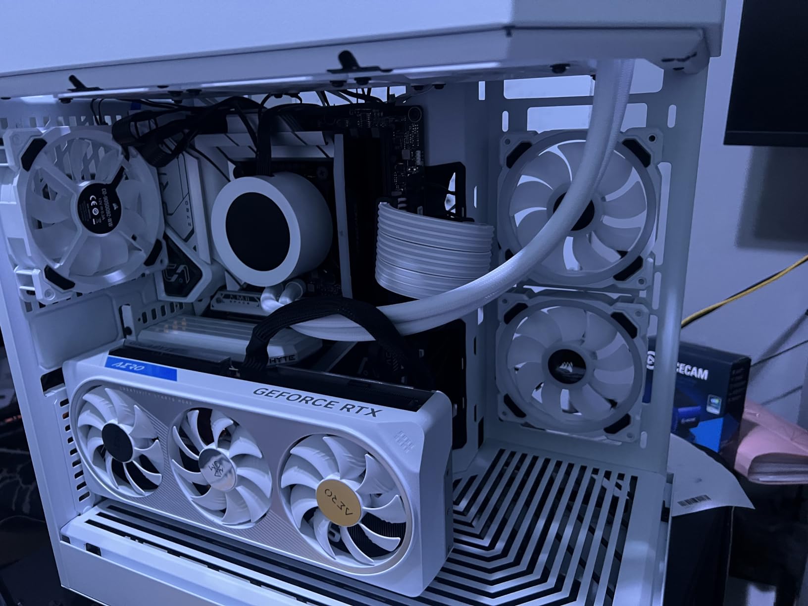Gigabyte GeForce RTX 4070 AERO OC 12G Graphics Card, 3X WINDFORCE Fans, 12GB 192-bit GDDR6X customer photo 2