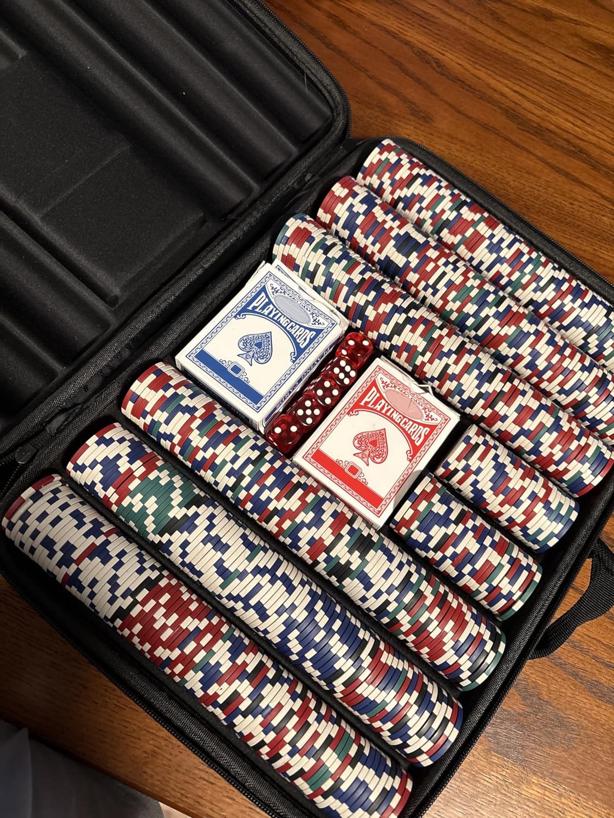 Poker Chips Set,500 Pcs Poker Chips for TexasHoldem,Blackjack Poker Games,Pokeno Gambling Chips Kit Casino Chip for TexasHoldem,11.5g Clay Poker Set Briefcase,BlackJack Chips Set with Case customer photo 1