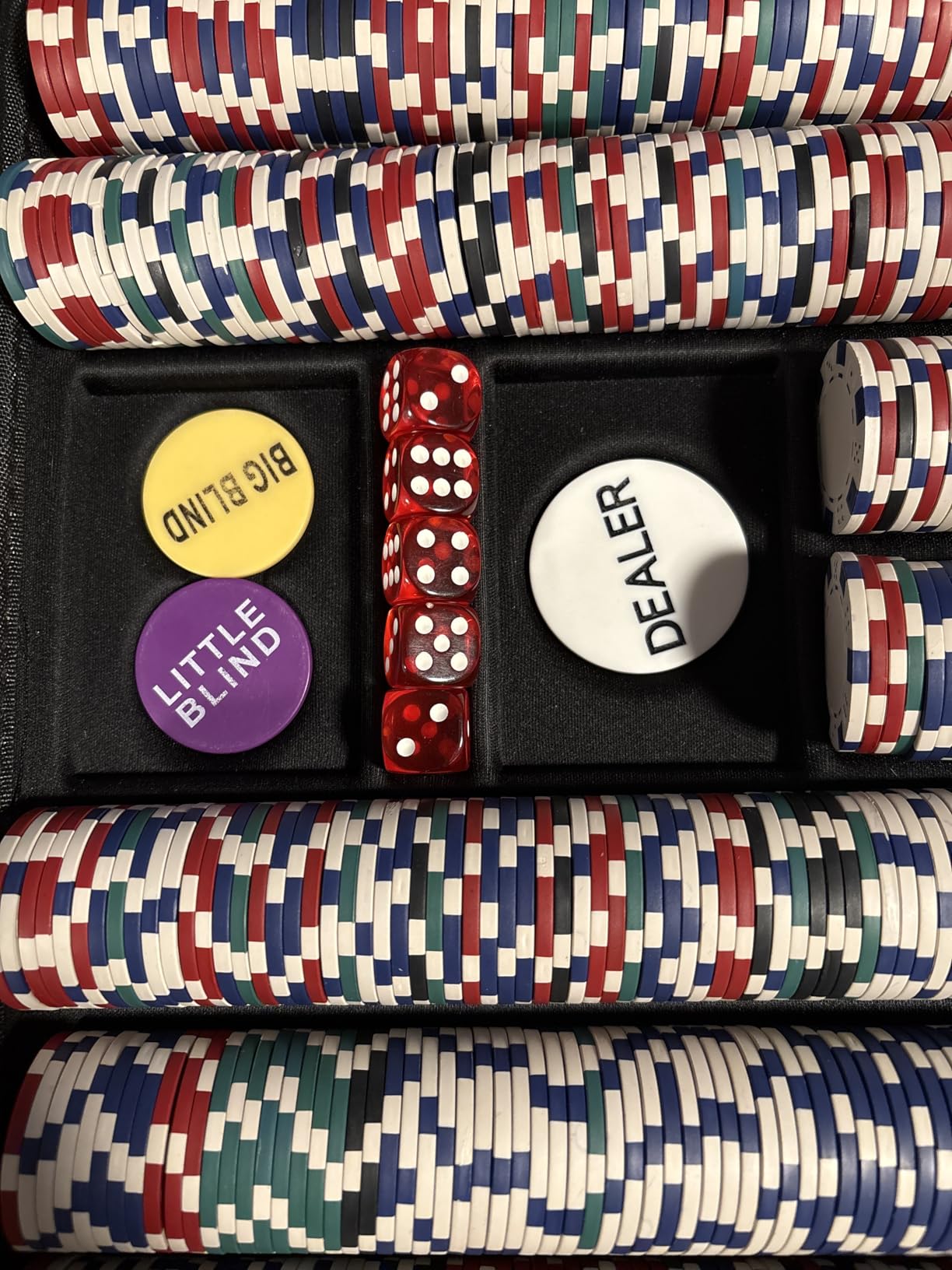 Poker Chips Set,500 Pcs Poker Chips for TexasHoldem,Blackjack Poker Games,Pokeno Gambling Chips Kit Casino Chip for TexasHoldem,11.5g Clay Poker Set Briefcase,BlackJack Chips Set with Case customer photo 2