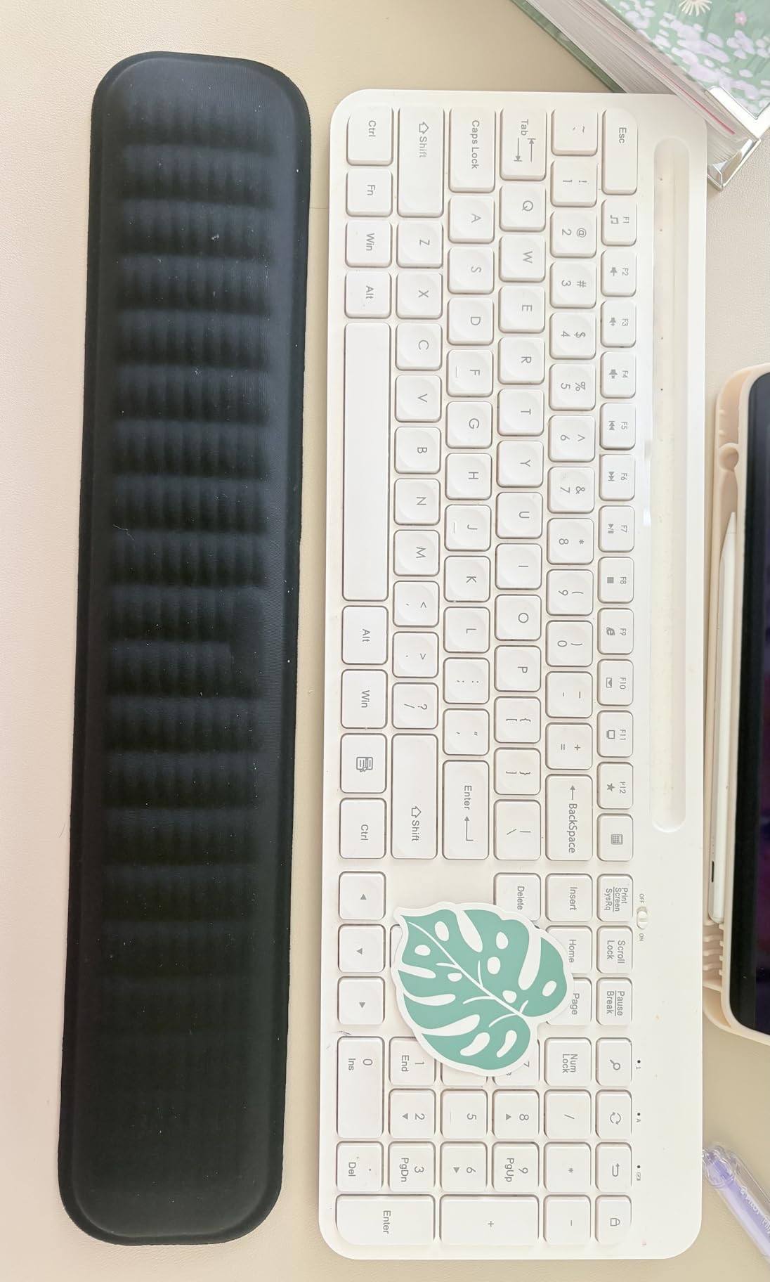 MEKASS Keyboard Wrist Rest, Soft Memory Foam Wrist Support, Keyboard Hand Rest Pad for Wrist Pain Relief, Keyboard Wrist Guard for Long Hours of Work, Gaming, Studying (Classic Black) customer photo 1