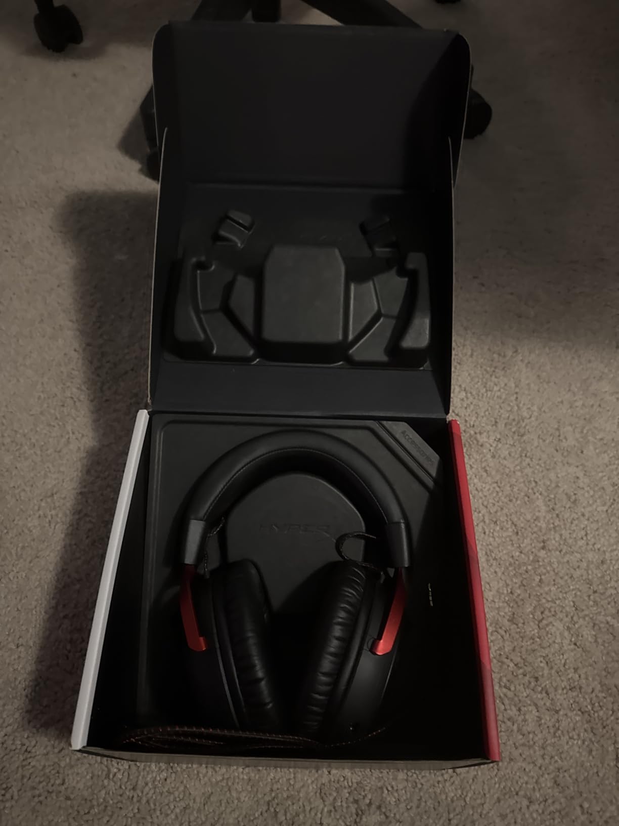 HyperX Cloud III – Wired Gaming Headset, PC, PS5, Xbox Series X|S, Angled 53mm Drivers, Spatial Audio, Memory Foam, Durable Frame, Ultra-Clear 10mm Mic, USB-C, USB-A, 3.5mm – Black/Red customer photo 2