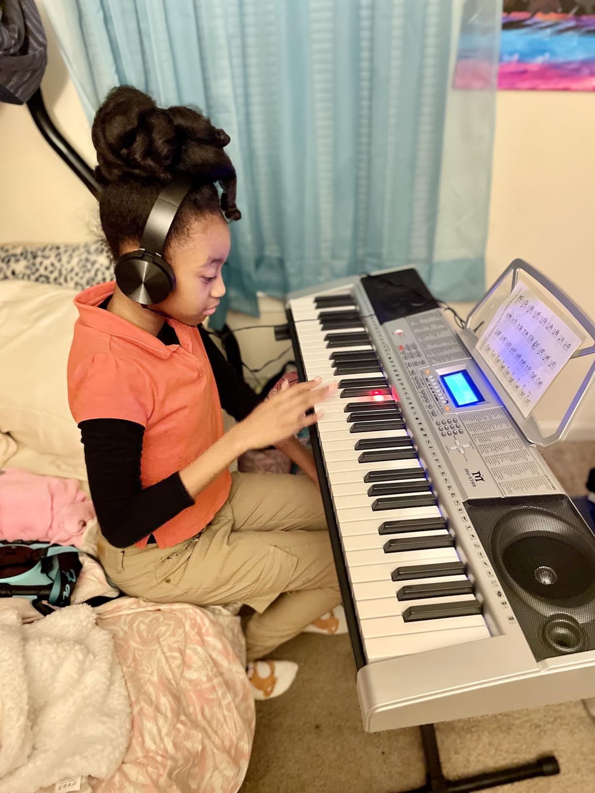 MUSTAR 61 Key Piano Keyboard, Electric Piano Keyboard with Lighted Up Keys | Learning Keyboards Piano for Beginners With Piano Stand, LCD Screen, Headphones, Microphone (Black with Stool) customer photo 1