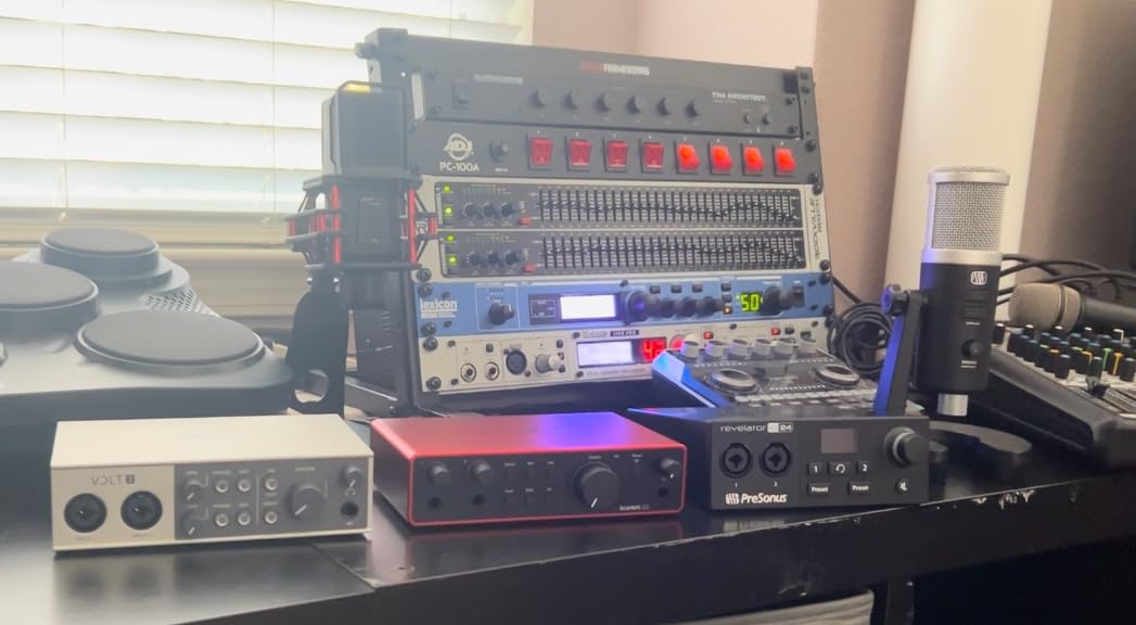 Focusrite Scarlett 2i2 4th Gen USB-C Audio Interface | 2 Mic Preamps, 2 Hi-Z Instrument Inputs, 24-Bit/192kHz, 120dB Dynamic Range, Auto Gain, Clip Safe, Air Modes customer photo 1