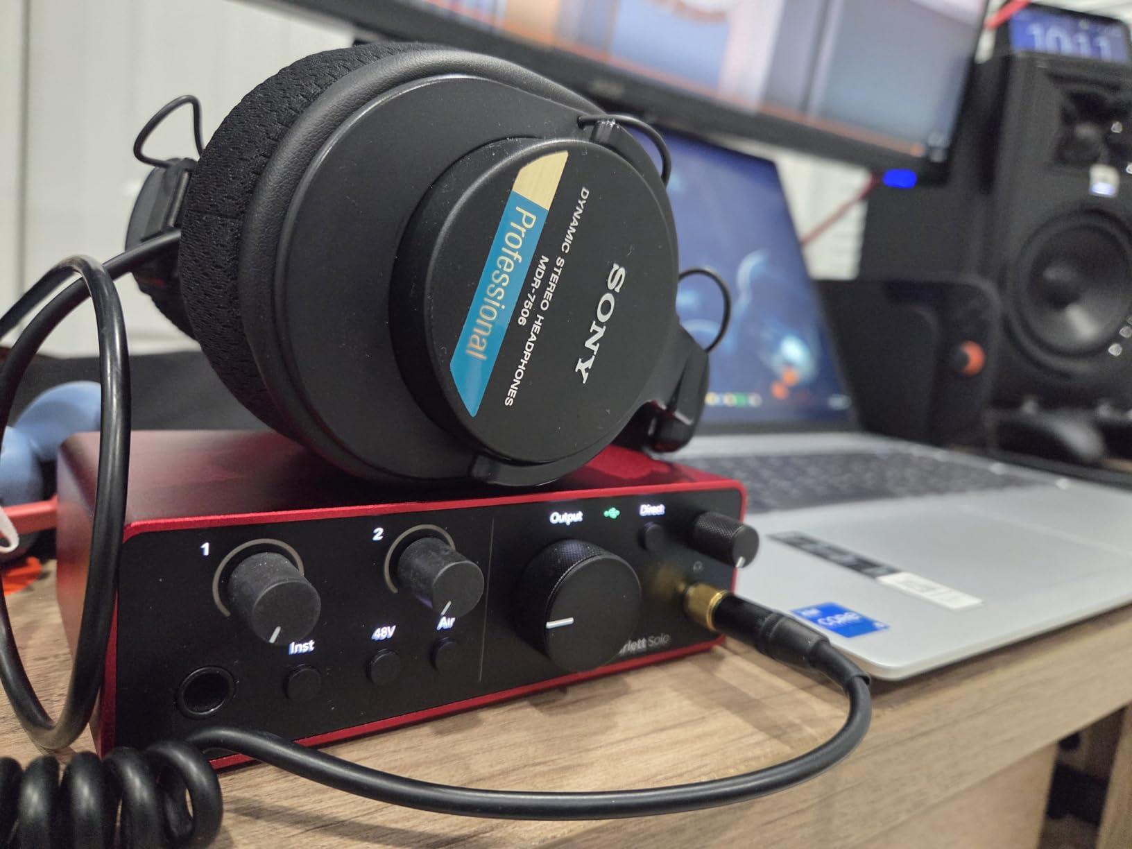 Focusrite Scarlett Solo 4th Gen USB-C Audio Interface | 1 XLR Mic Preamp, 1 Hi-Z Instrument Input, 24-Bit/192kHz, 120dB Dynamic Range, Air Modes, PC/Mac/iPad Compatible customer photo 2