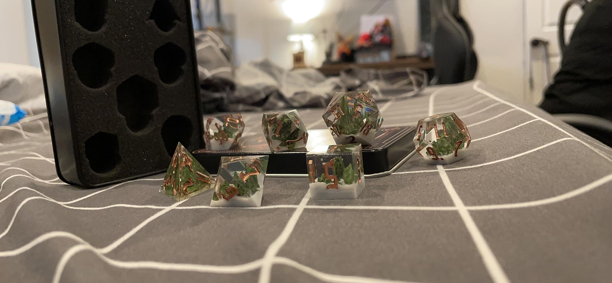 KERWELLSI DND Dice Set D&D, 7pcs Sharp Edge Resin D and D Dice with Gift Box, Nature Forest Mountain Dungeon Dragon Role Playing Dice D20 D12 D10 D8 D6 D4 customer photo 2