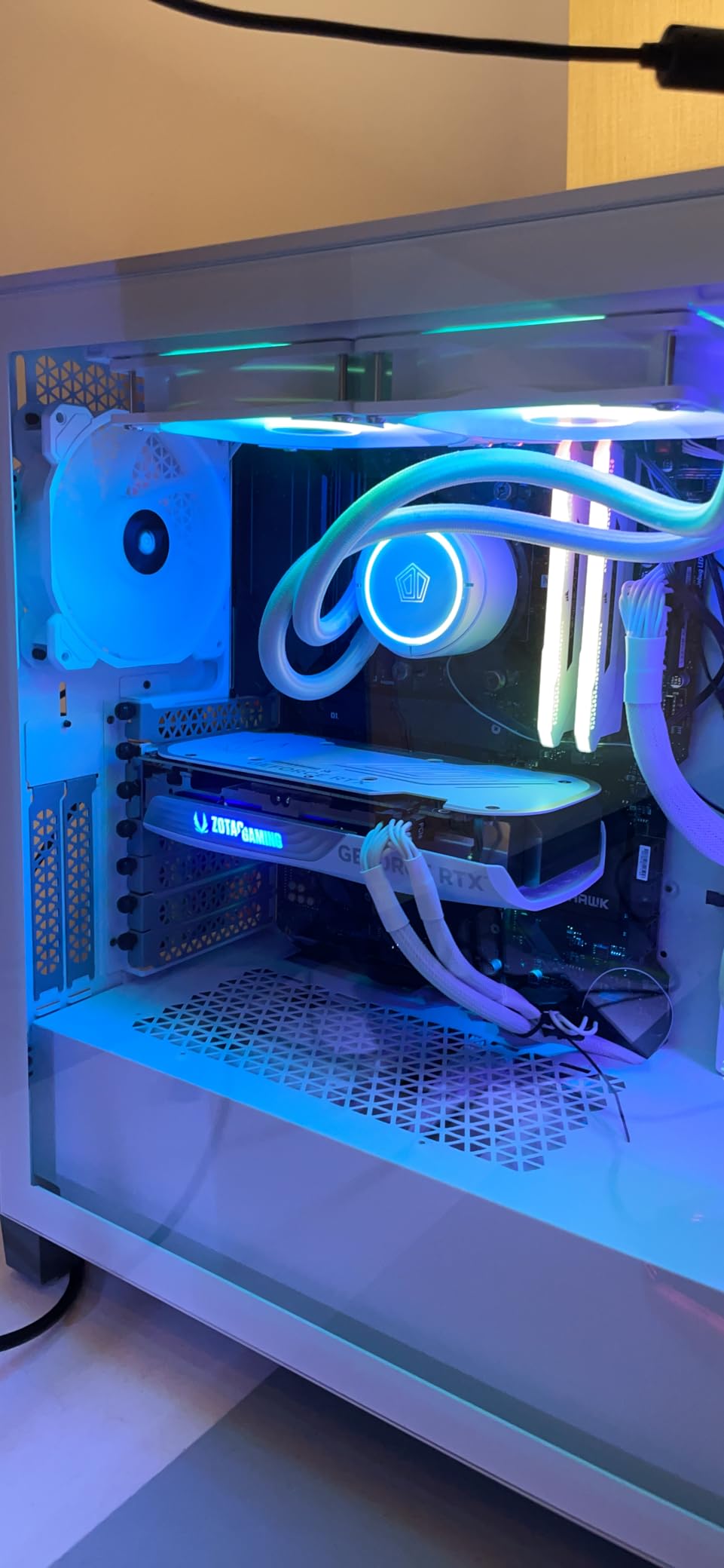 ZOTAC Gaming GeForce RTX 4060 Ti 8GB Twin Edge OC White Edition Graphics Card customer photo 1