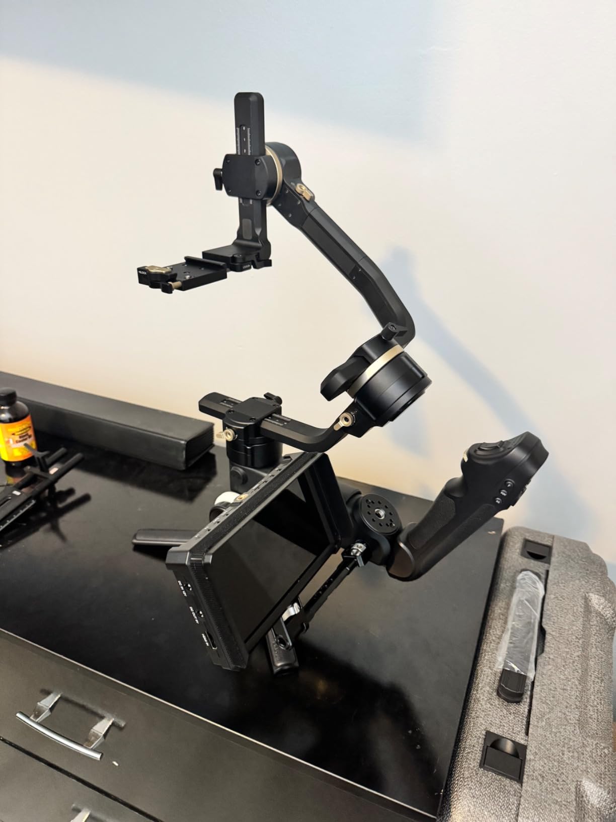 Crane 4 Combo, 3-Axis Gimbal Stabilizer for Camera | for DSLR and Mirrorless Camera, Nikon Sony Panasonic Canon Fujifilm BMPCC 6K, Fill Light, PD Fast Charge customer photo 1