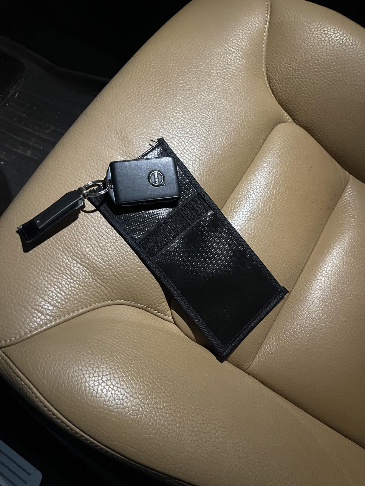 yaokvide Large Faraday Bags - 5 Pack Faraday Cages for Laptops & Tablets & Phones & Car Keys, Faraday Key Fob Protector, Fireproof & Waterproof Anti-Theft Signal Blocking Pouch customer photo 2