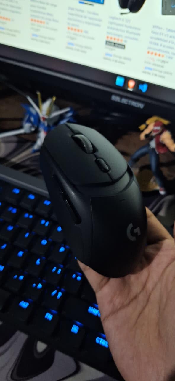 Logitech G309 Lightspeed Wireless Gaming Mouse | Optical Switches, 68g w/ PowerPlay Wireless Charging & 86g w/ AA Battery, 300+ Hr Battery Life, 6 Buttons, PC/Mac Compatible customer photo 1