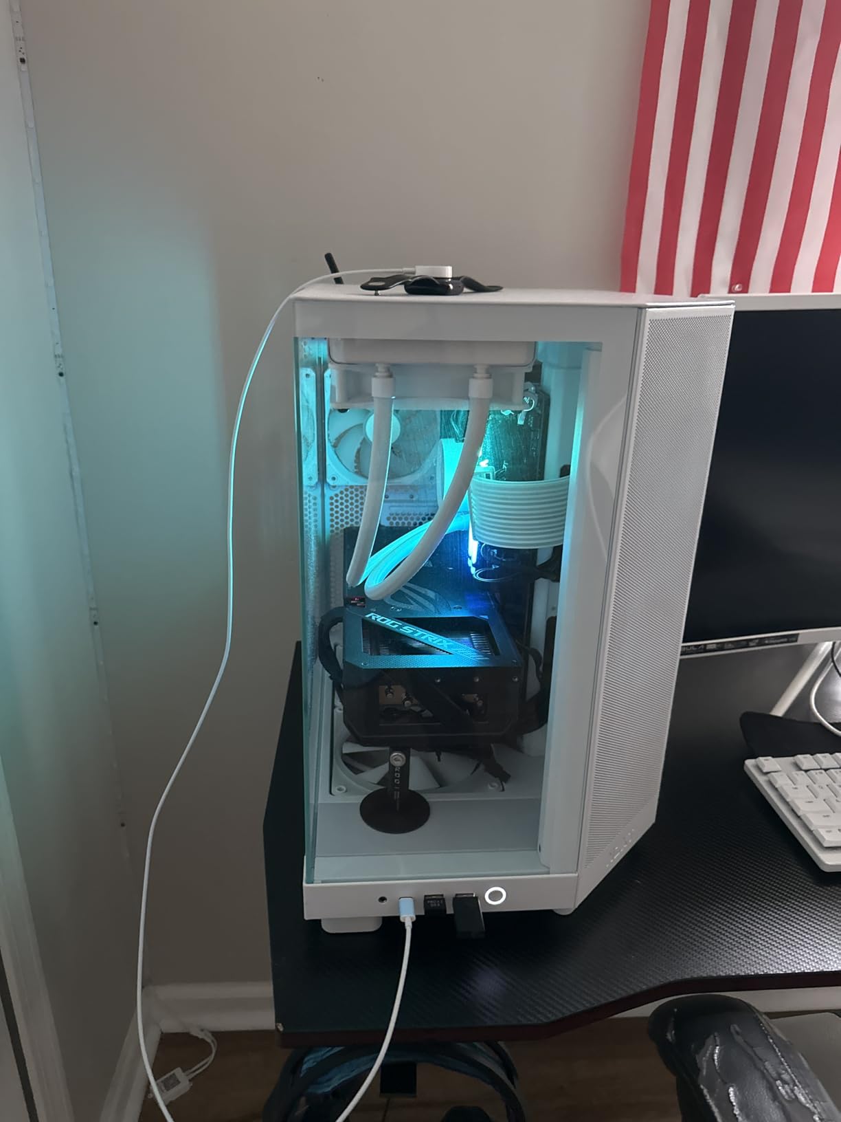 NZXT H6 Flow RGB Mid-Tower Airflow Case with 3 RGB Fans, Panoramic Glass Panels, and Cable Management - White customer photo 1