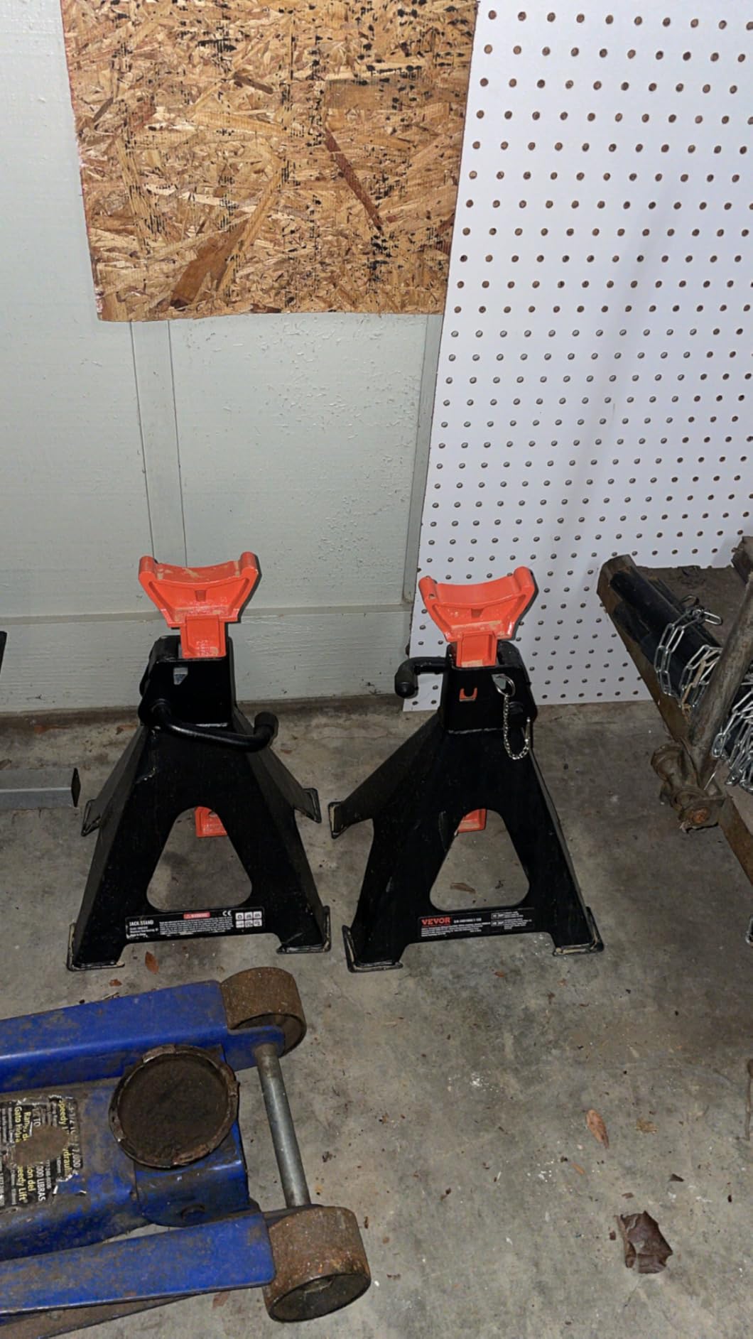 VEVOR Jack Stands, 6 Ton (13,000 lbs) Capacity Car Jack Stands Double Locking, 14.2-23 inch Adjustable Height, Red, 1 Pair customer photo 1