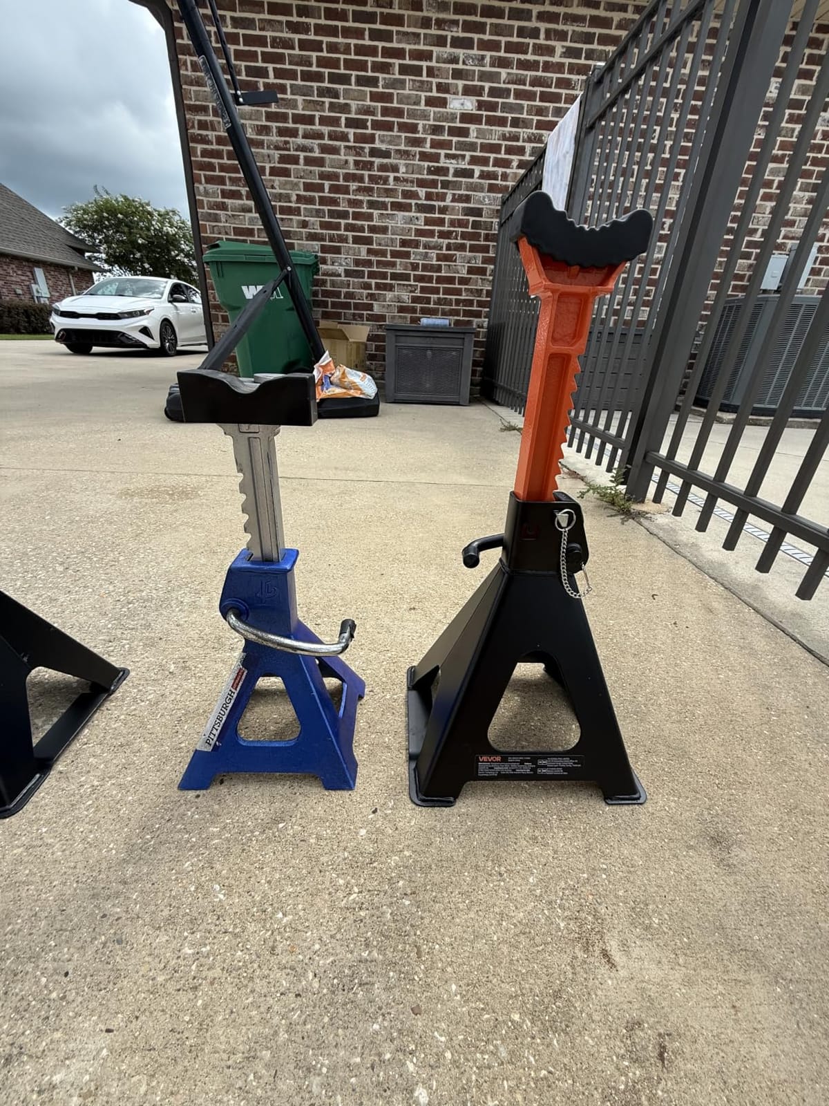 VEVOR Jack Stands, 6 Ton (13,000 lbs) Capacity Car Jack Stands Double Locking, 14.2-23 inch Adjustable Height, Red, 1 Pair customer photo 2