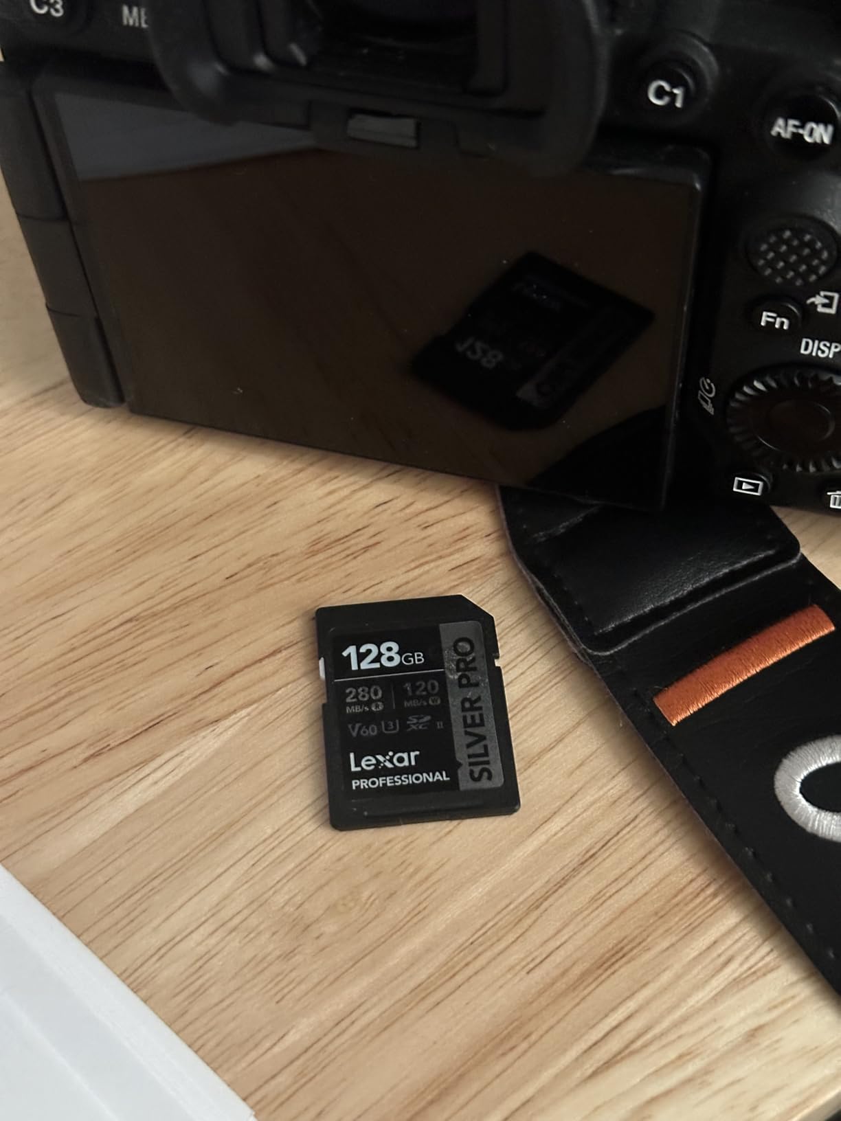 Lexar 128GB Silver PRO SD Memory Card, 280MB/s Read, 4K, V60, U3, UHS-II | Compatible w/ Canon, Sony, Nikon, Ideal for Professional Photographer, Videographer, Enthusiast, LSDSIPR128G-BNNNU customer photo 1