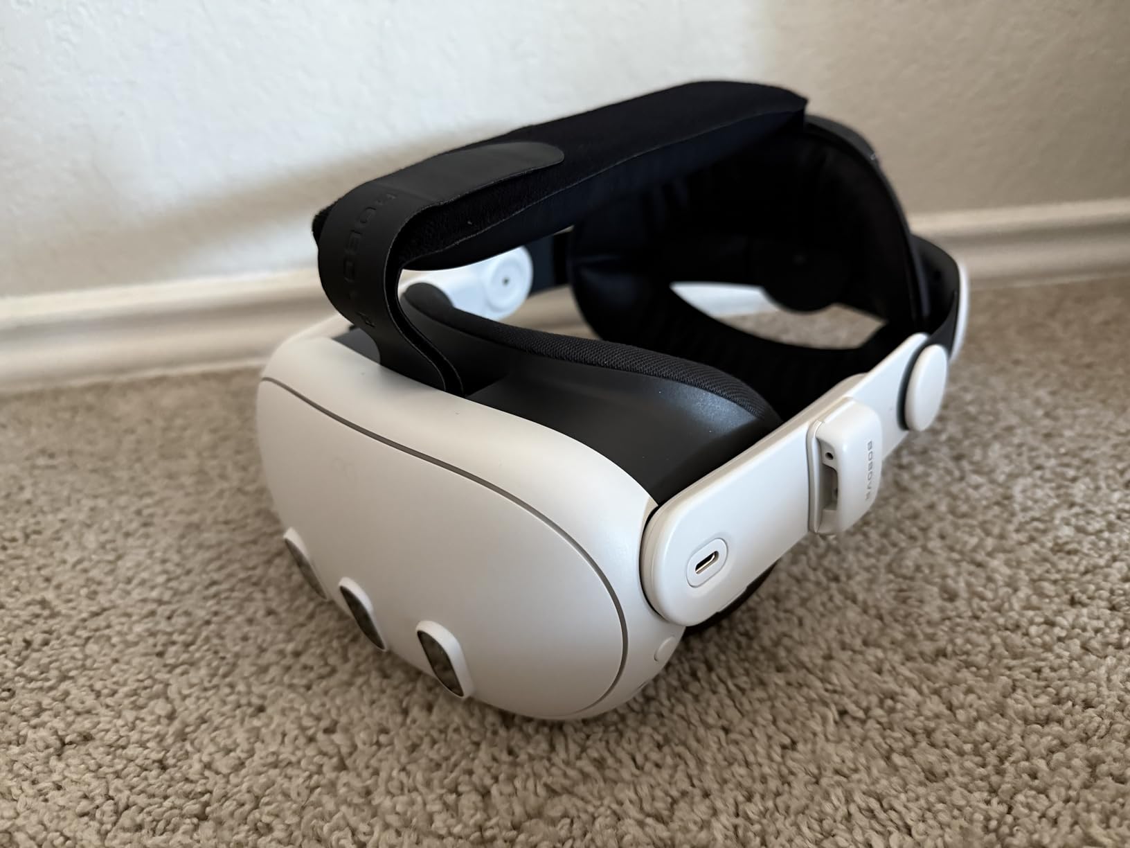 Meta Quest 3 512GB | VR Without Wires - Gorilla Tag Cardboard Monkenaut Bundle - Amazon Exclusive- Access to 100+ Games with a 3-Month Trial of Meta Horizon+ Included | Includes 512GB headset, 2 controllers, charging cable and power adapter for gaming, fitness and entertainment customer photo 1