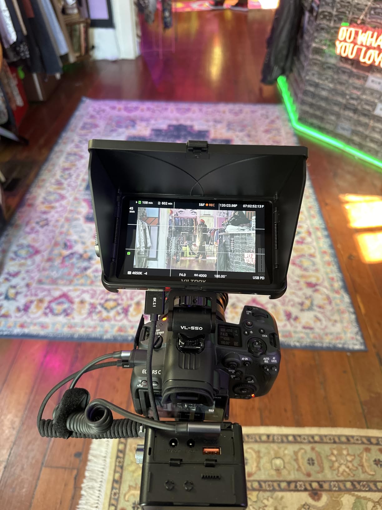 VILTROX DC-550 Touch Screen DSLR Camera Field Monitor 1200 Nits High-Bright 5.5 inch DSLR Camera Monitor with Sunshade Hood/Battery 3D LUT HDR 4K HDMI in and Out Exposure Focus Assist Waveform Monitor customer photo 1