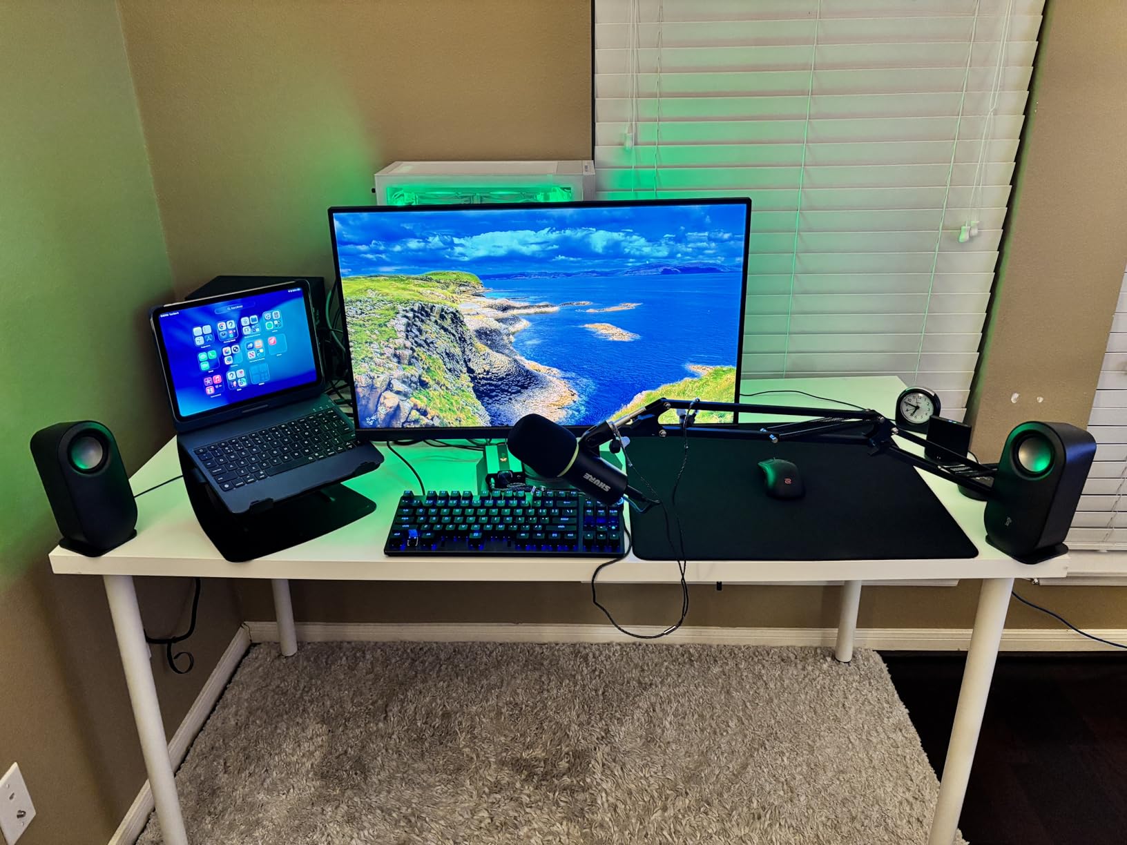 Razer Huntsman V3 Pro TKL Esports Gaming Keyboard, Black | Analog Optical Switches, Snap Tap, Rapid Trigger, Adjustable Actuation, Media Keys & Dial, Doubleshot PBT Keycaps, Wrist Rest customer photo 1