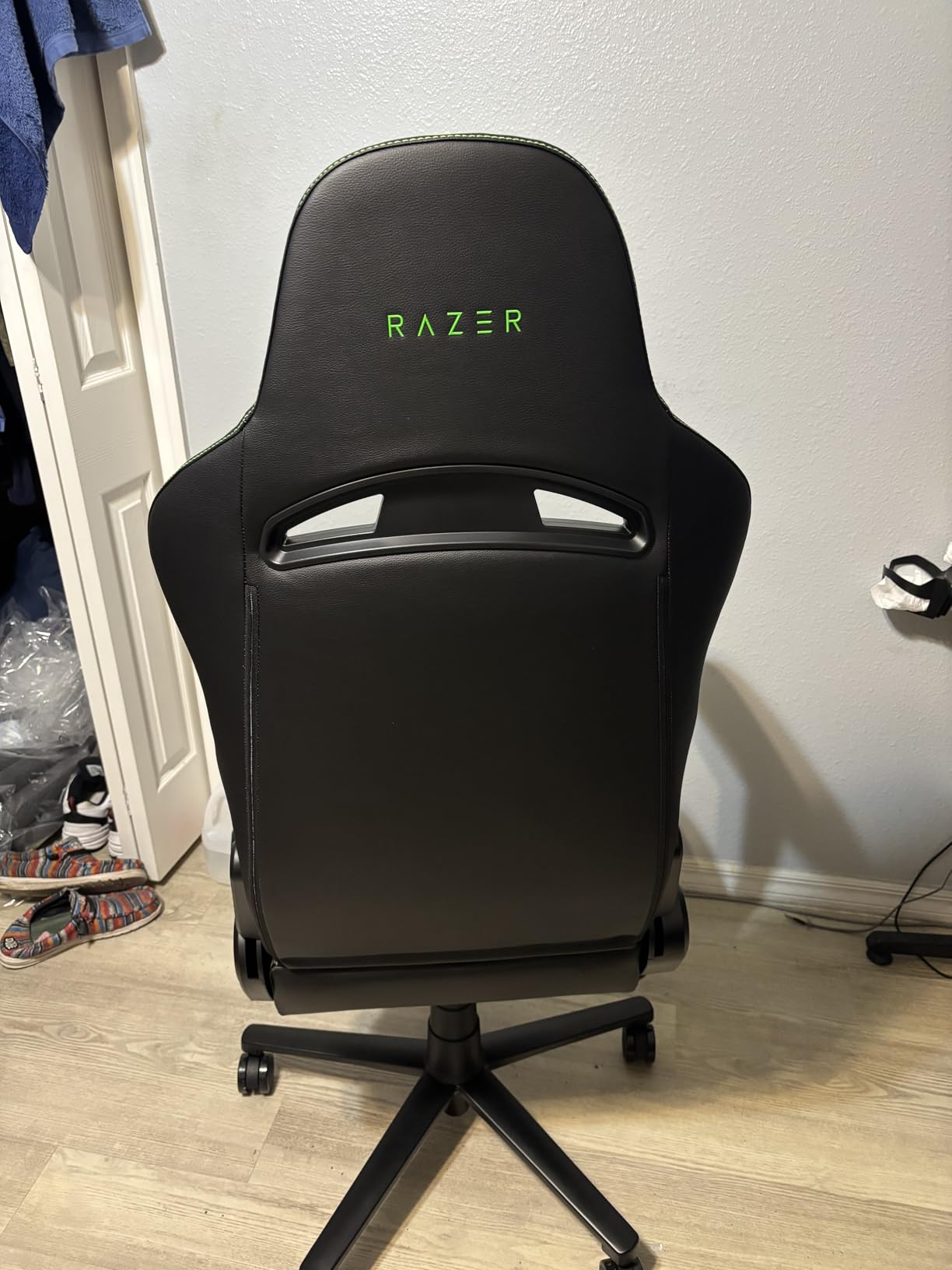 Razer Enki X Essential Gaming Chair, All-Day Comfort, Black | Built-in Lumbar Arch, Optimized Cushion Density, Dual-Textured, Eco-Friendly Synthetic Leather, Adjustable 152-degree Recline customer photo 1