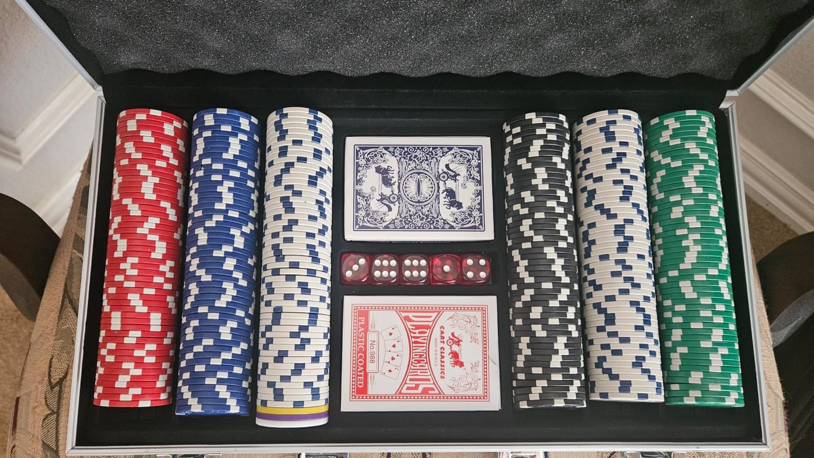 Boyzhood Poker Chips, 300 Pcs Poker Set with Aluminum Travel Case, 11.5 Gram Poker Chips Set for Texas Holden Blackjack Gambling customer photo 1