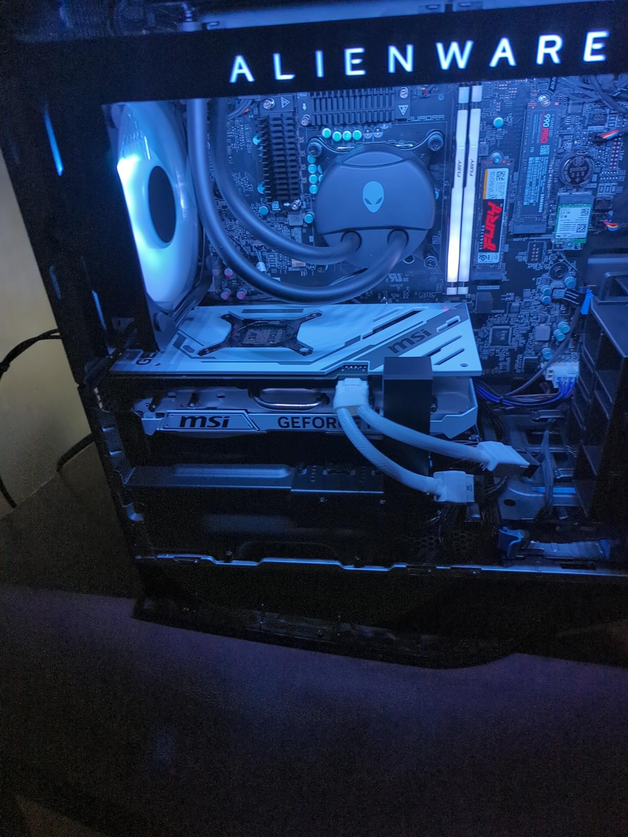 MSI Gaming GeForce RTX 4070 Ti Ventus 2X White 12G OC Graphics Card (12GB GDDR6X, 192-bit, Tri-Frozr 3) customer photo 1