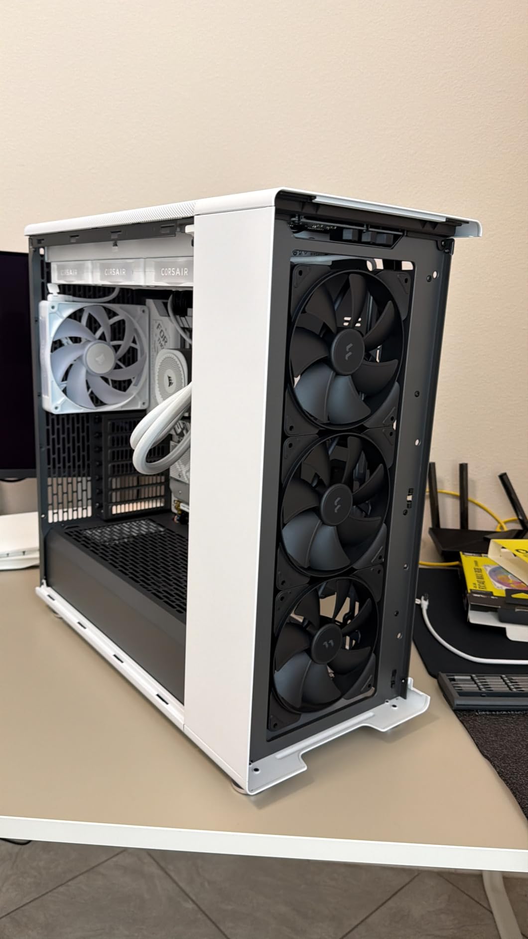 Fractal Design North XL Charcoal Black TG Dark customer photo 1