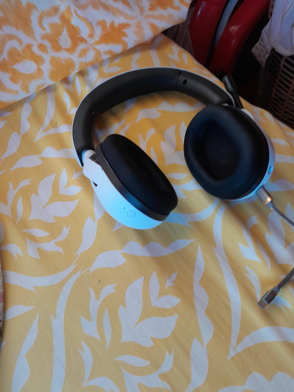 Sony INZONE H5 Wireless Over-Ear Gaming Headset PS5 Headphones, White | Plug & Play, Personalized 360 Spatial Sound, For PC/PS5/Console, 28 Hr Battery, 2.4Ghz Wireless and 3.5mm Audio Jack customer photo 2