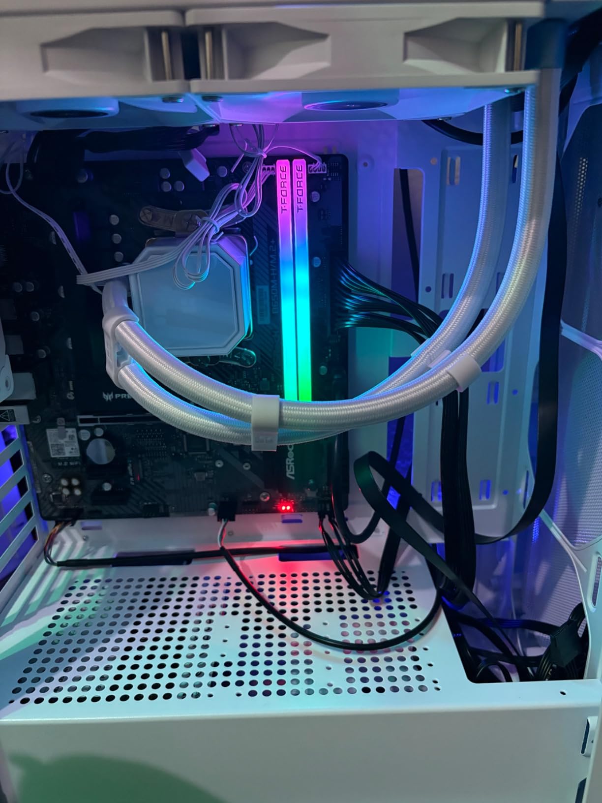 ASRock B650M-HM.2+ AMD AM5 Micro-ATX Motherboard, Supports AMD Ryzen 9000/8000/7000 Series Processors, DDR5 6400+ (OC), PCIe 5.0 M.2, Gigabit LAN, 6+1+1 Power Phase customer photo 1