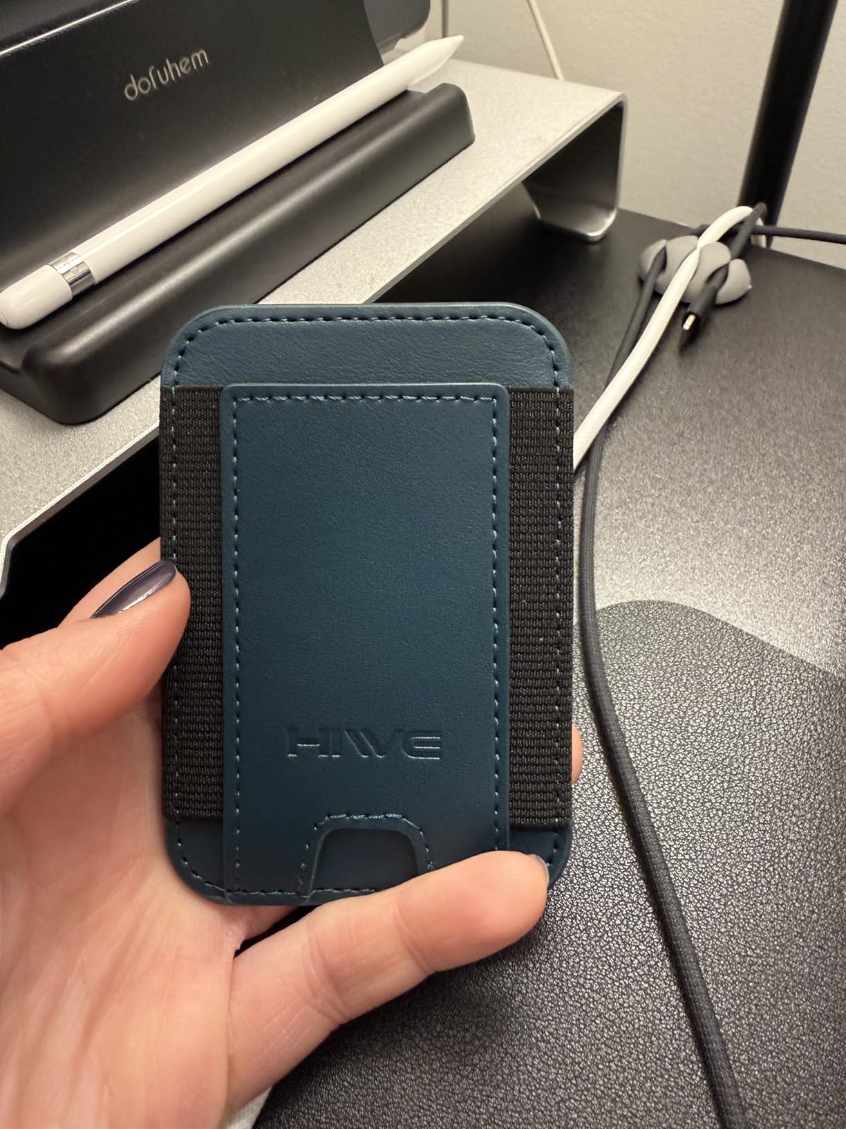HiWe for MagSafe Wallet, 7 Cards Holder, RFID Blocking, Stronger Magnets | Magnetic Wallet for iPhone 17/16/15/14/13/12 Series, Minimalist Slim, 1 Slot, Black & Black customer photo 1