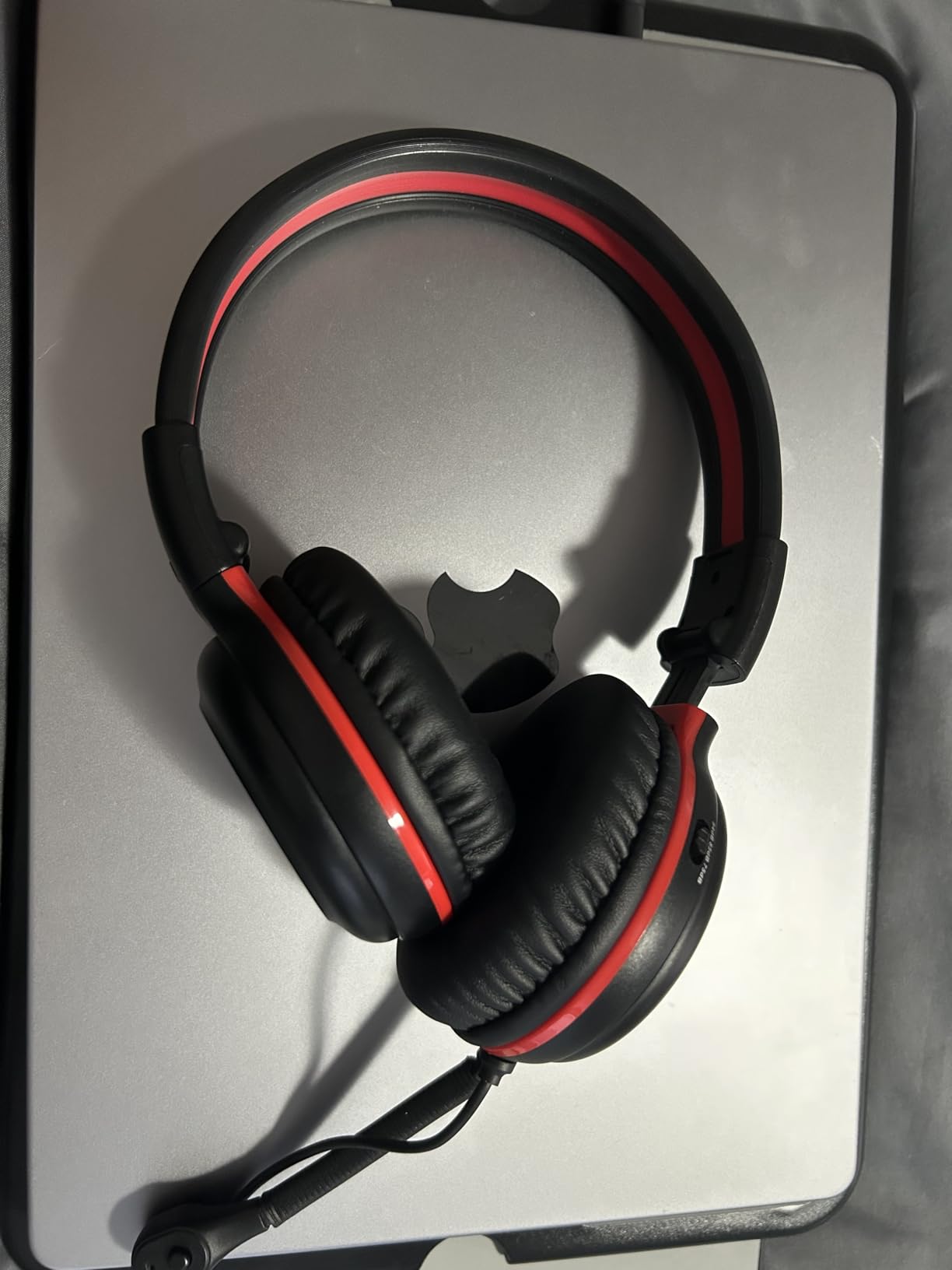 SIMOLIO Kids-Headphones with Microphone for School, 75/85/94 dB Wired Headphones with Boom Mic customer photo 2