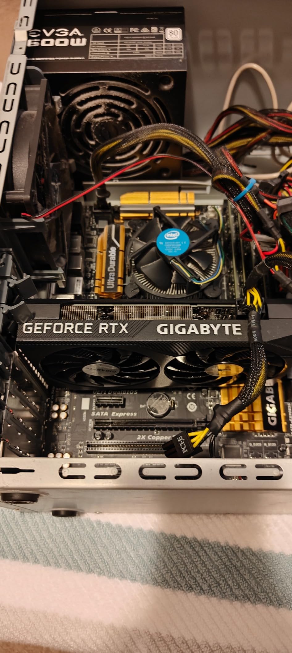 GIGABYTE GeForce RTX 3060 WINDFORCE OC 12G (rev. 2.0) Graphics Card, 2X WINDFORCE Fans, 12GB 192-bit GDDR6 customer photo 1