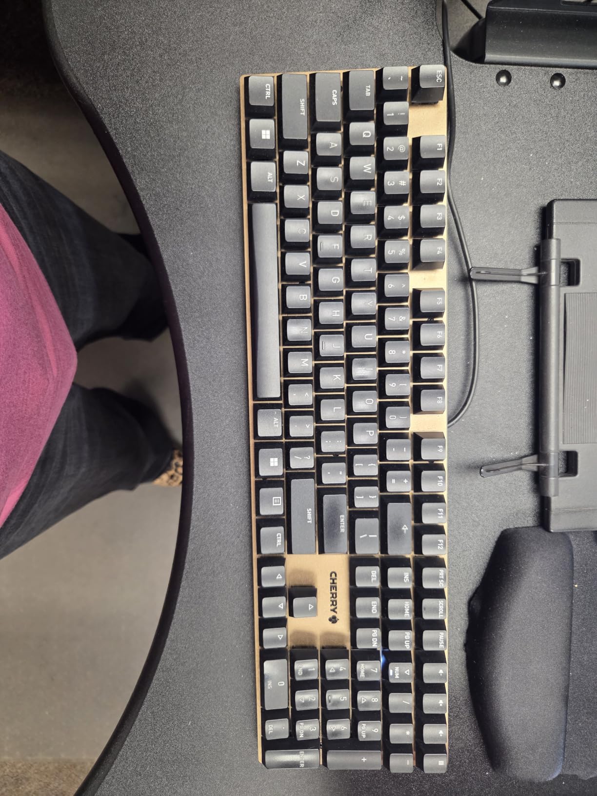 Cherry KC 200 MX Wired Mechanical Office Keyboard MX2A Silent RED Switches | Modern Design, Aluminum Surface, USB-A Connection, Black/Bronze, Quiet Keys customer photo 1