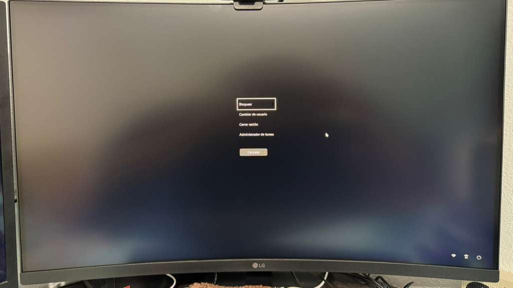 LG 32MR50C-B Curved Monitor 32-Inch FHD 100Hz AMD FreeSync OnScreen Control Dynamic Action Sync Black Stabilizer Tilt Stand (HDMI) - Black customer photo 1