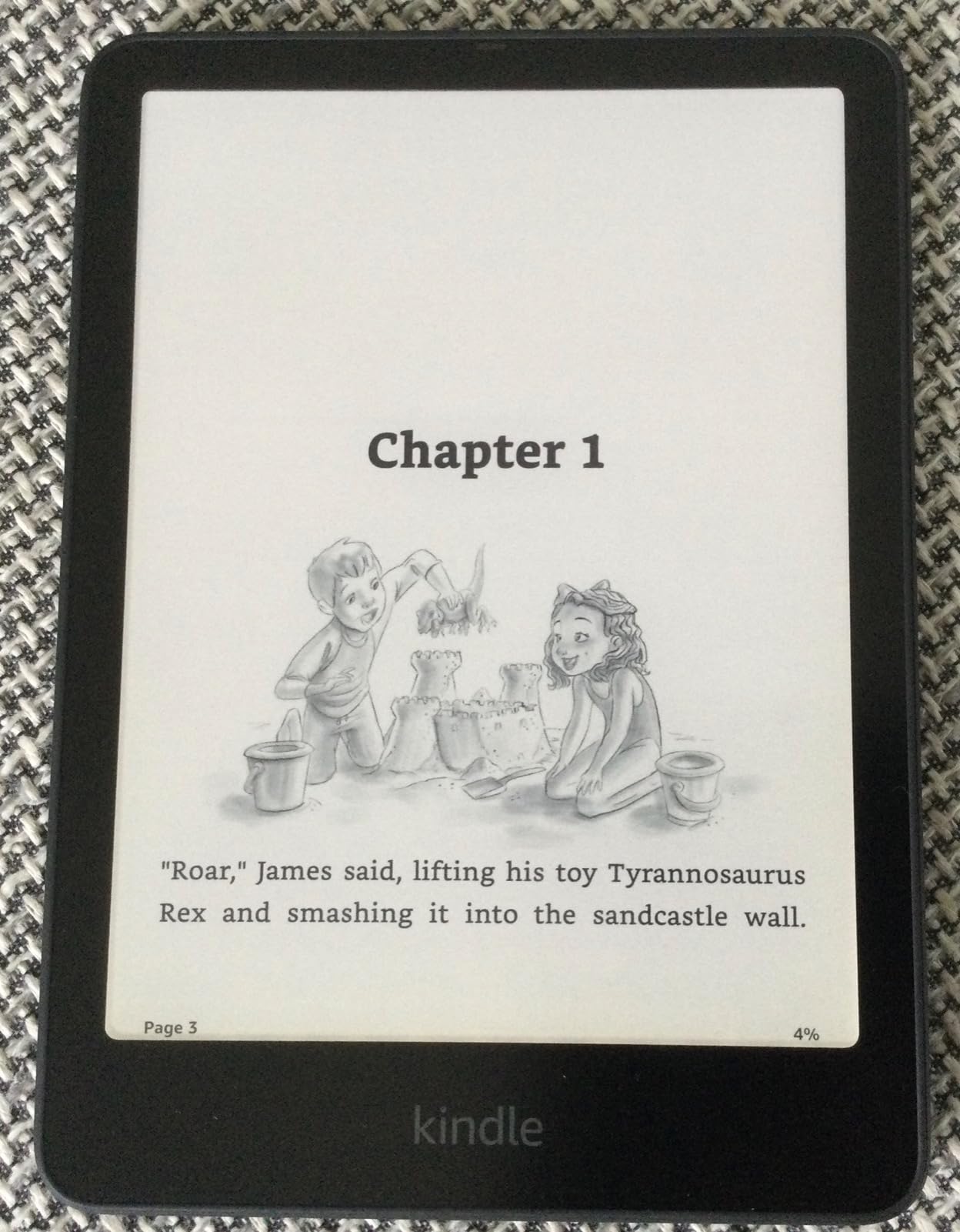 Amazon Kindle Colorsoft Signature Edition 32GB (newest model) - With color display, auto-adjusting front light, wireless charging, and long battery life - Metallic Black customer photo 1