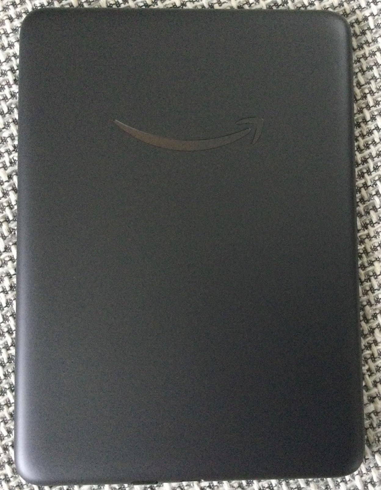 Amazon Kindle Colorsoft Signature Edition 32GB (newest model) - With color display, auto-adjusting front light, wireless charging, and long battery life - Metallic Black customer photo 2