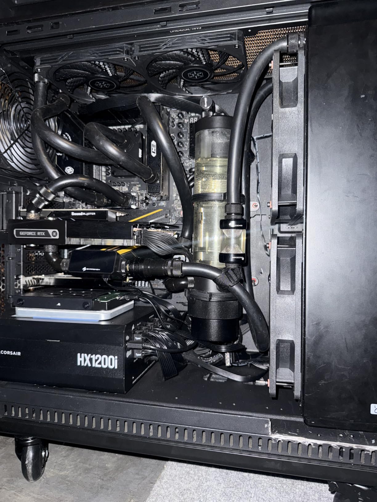 ASUS ProArt PA602 E-ATX PC Case 420mm Radiator Support, Dual 200mm Built-in Fans, Front Panel IR dust Indicator, Power Lock, Tool-Less PCIe mounting & GPU Holder, Front 20Gbps USB-C, 2 Year Warranty customer photo 1