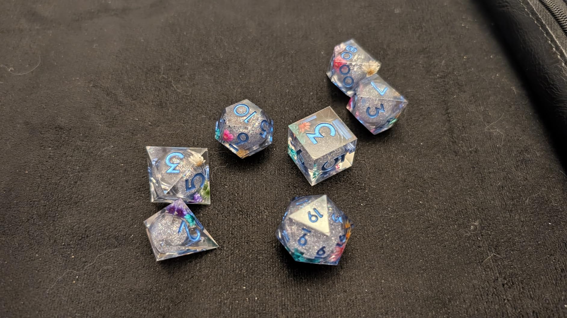Liquid Core DND Dice Set, 7pcs Sharp Edge Dice for Role Playing Dungeons and Dragons Ttrpg with Gift Box, Handmade Resin D&D Dice RPG Role Playing Games Dice Set(Purple&Blue Quicksand) customer photo 2