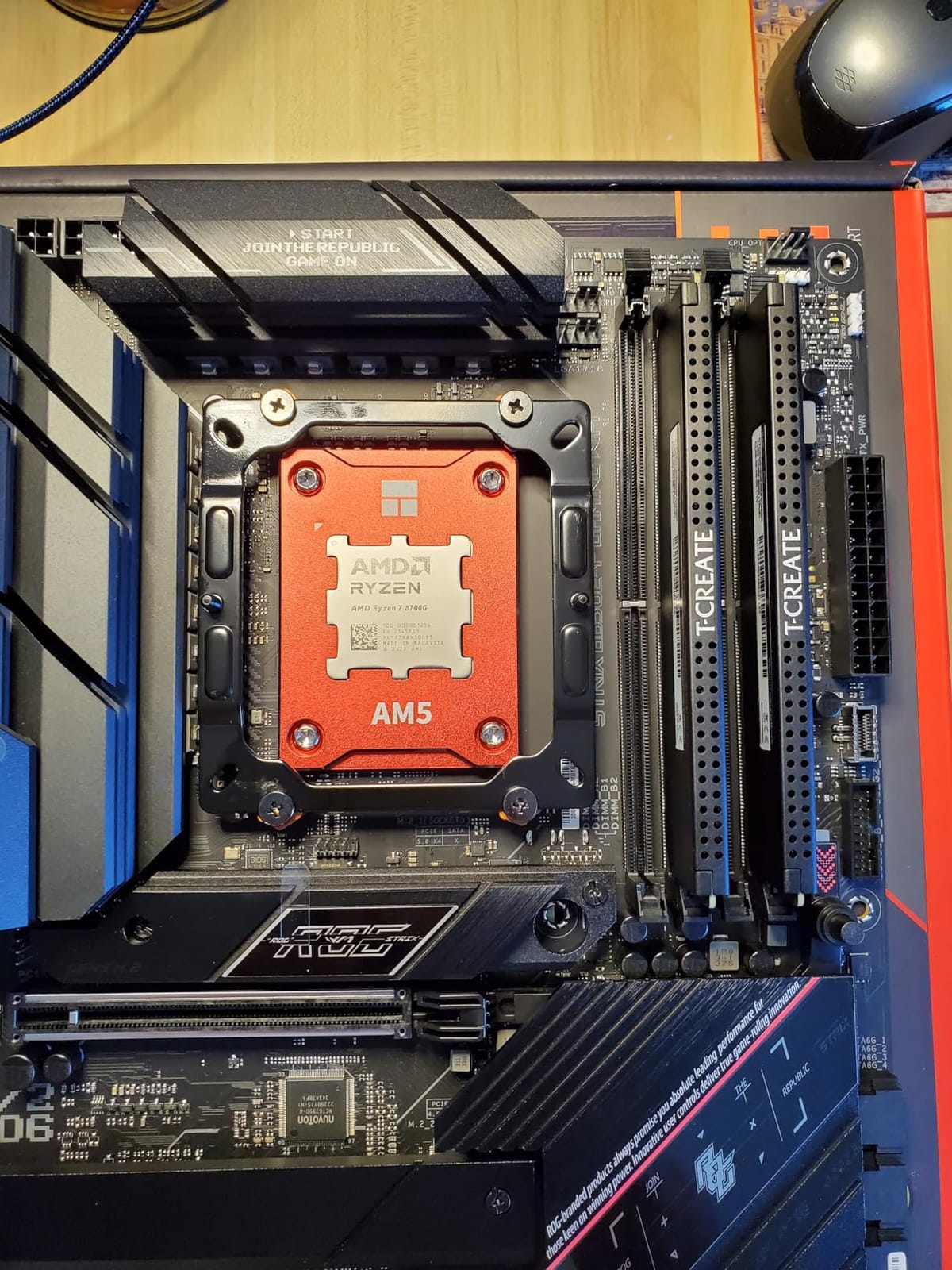 AMD Ryzen 7 8700G 8-Core, 16-Thread Desktop Processor customer photo 1