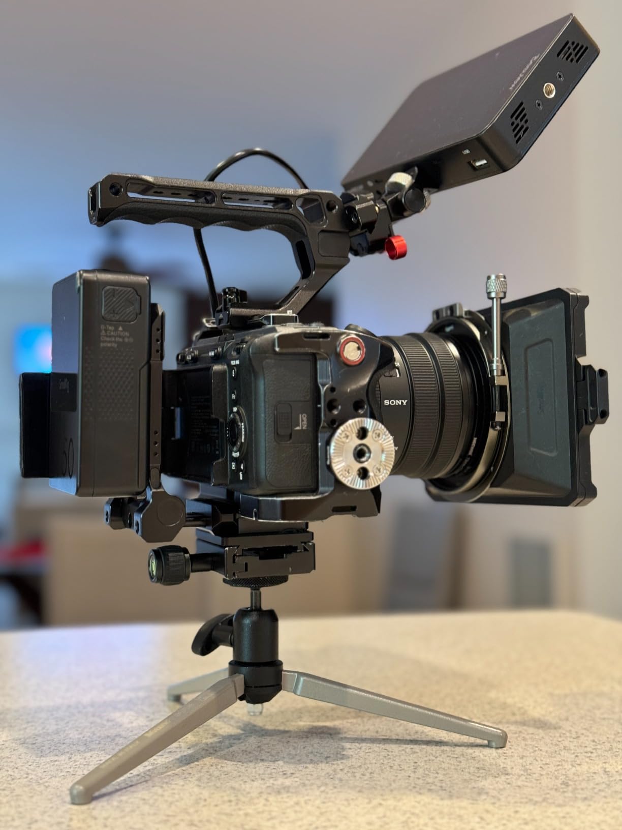 SmallRig Foldable V Mount Battery Plate with Quick Release Plate for Arca | for Sony FX3 /A7 V/A7 IV/A7S III, for Canon R5/R6, for Nikon Z8, Compact Camera Video Rig customer photo 1