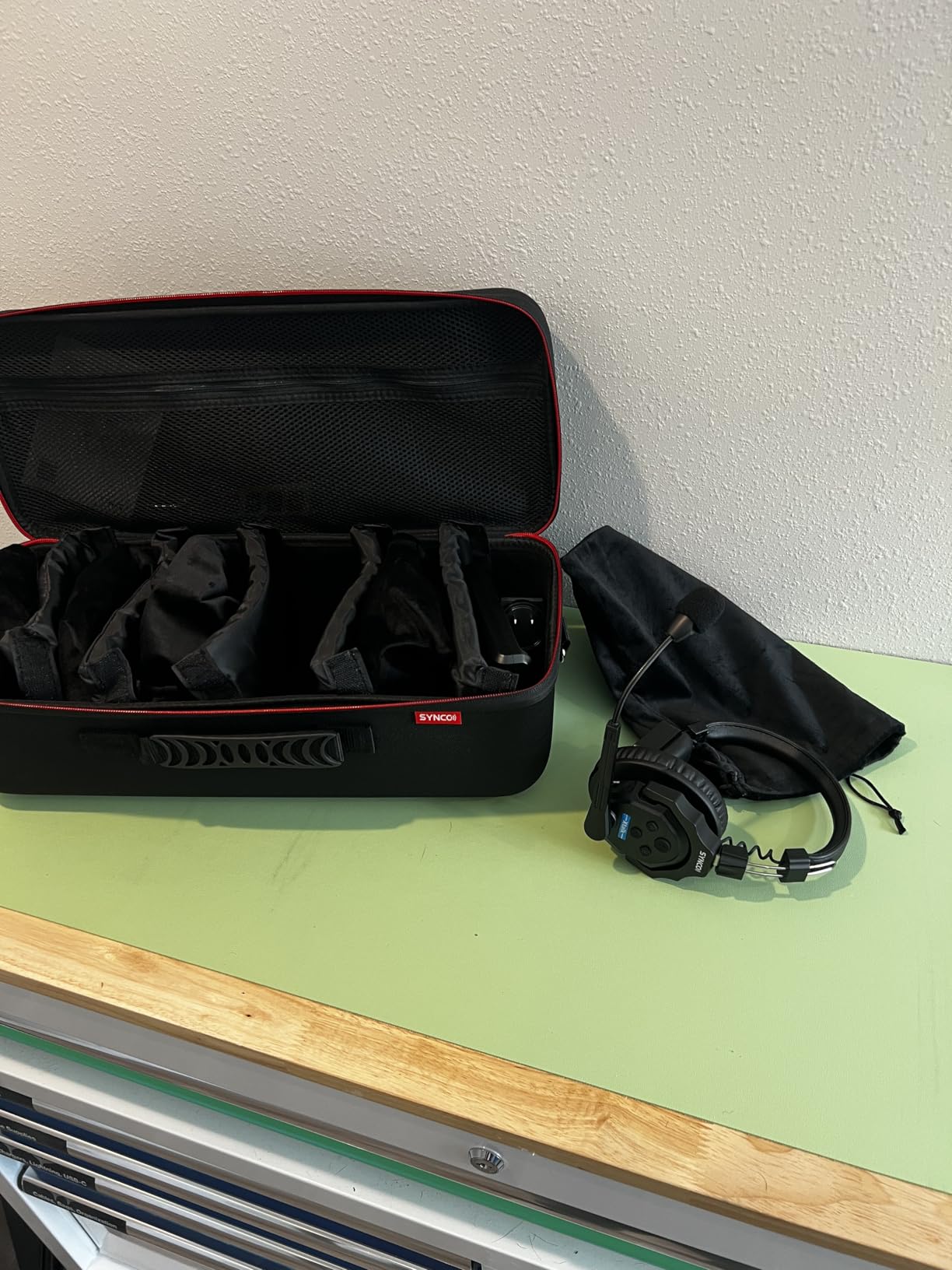 SYNCO XTALK X5 Wireless Intercom Headset System, Comms Headset for 5 Person | Communication Headsets for Theatre Event Stage Filming, 2.4GHz Full Duplex Intercom Headset, 1148ft Range, 24H Working Time customer photo 1