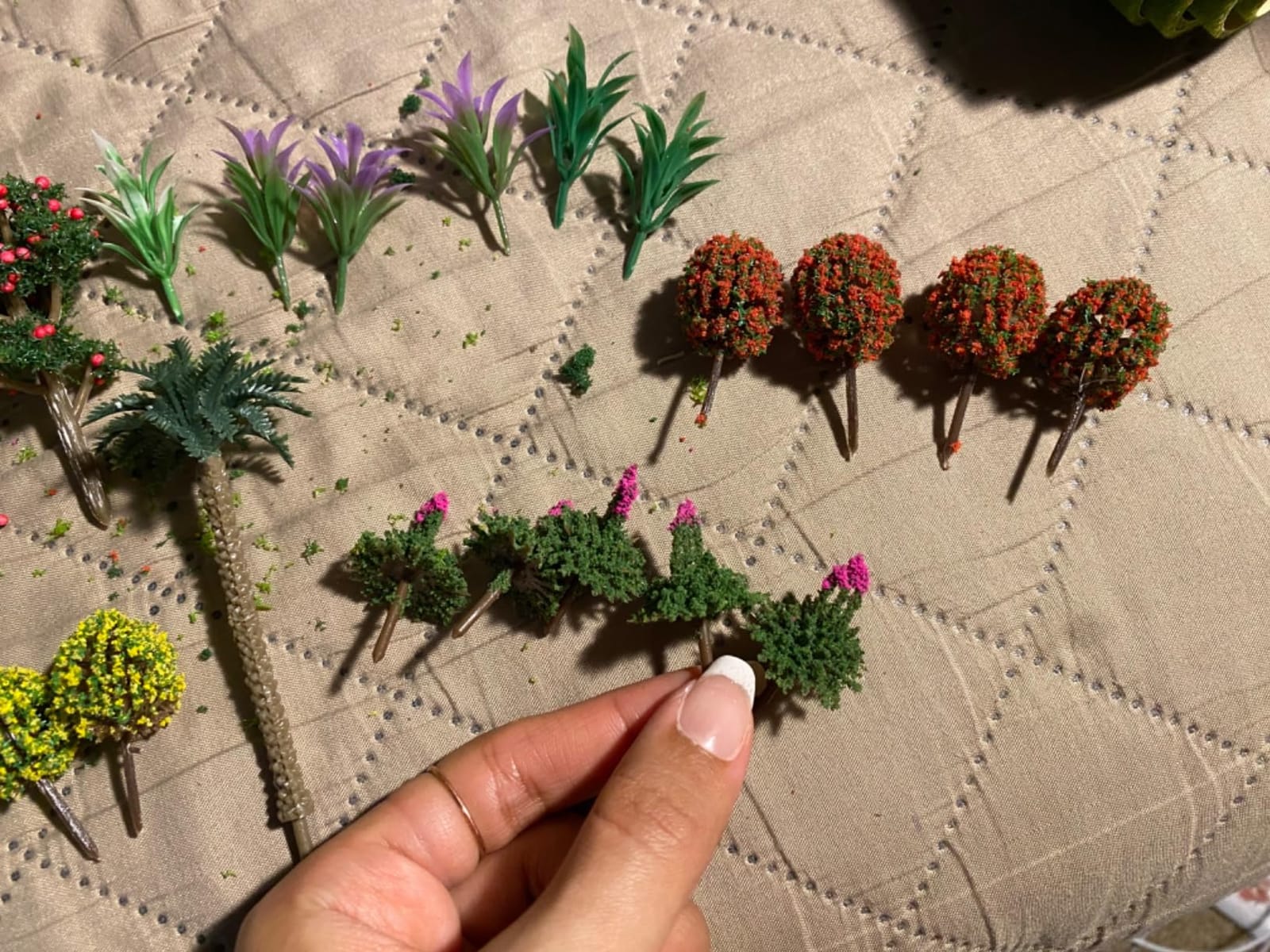Model Scenery Kit, 47pcs, Painted Figures, Model Train Scenery, Miniature Trees, Model Trees, Model Grass Mat for Miniature Scene Landscape customer photo 2