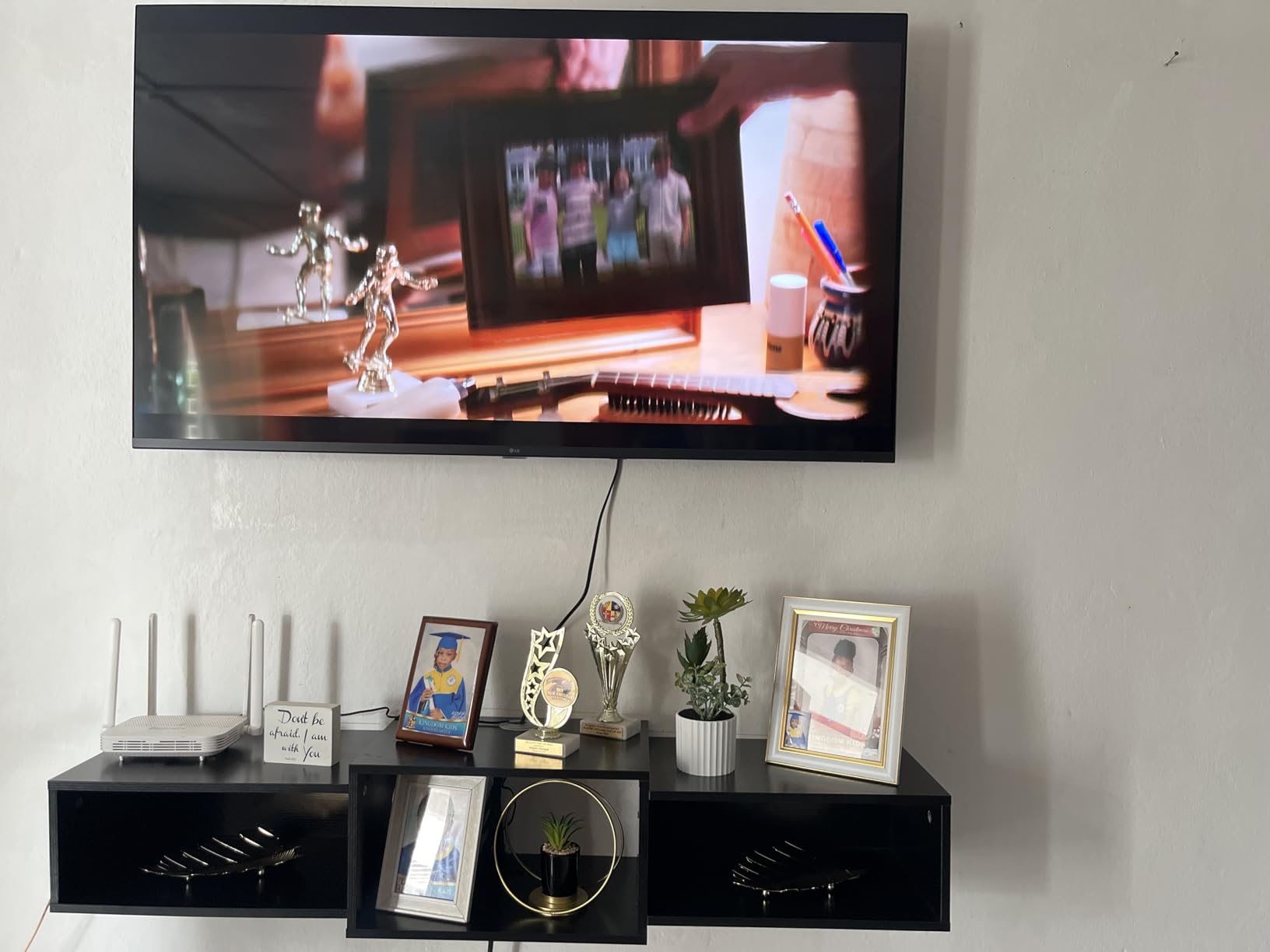 IBUYKE Floating TV Stand Wall Mounted with Power Outlet, Modern Wood Wall Mounted Media Console Shelf, Floating Entertainment Center for Under TV Storage for Living Room Bedroom Office, Black WST001B- customer photo 1