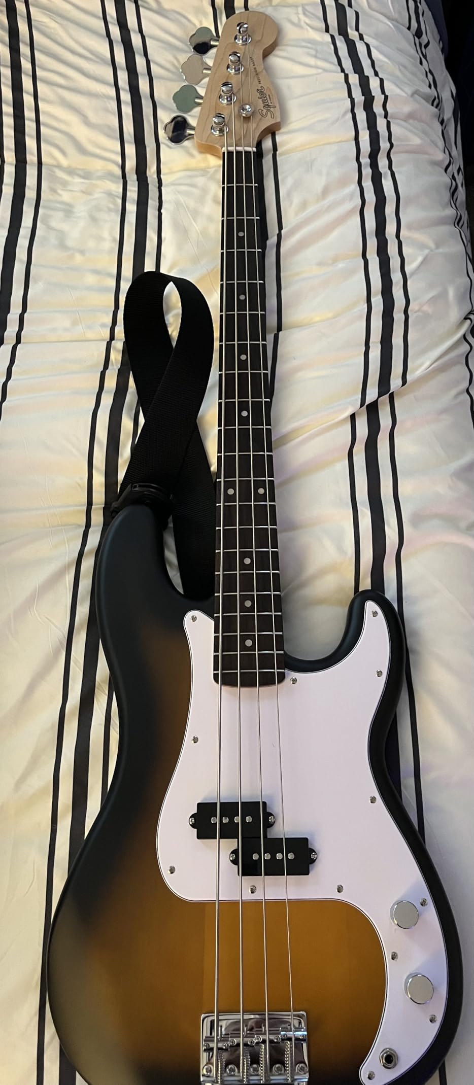 Fender Squier Debut Series Precision Bass Guitar, Beginner Guitar, with 2-Year Warranty, Includes Free Lessons, Black with Matte Finish customer photo 2