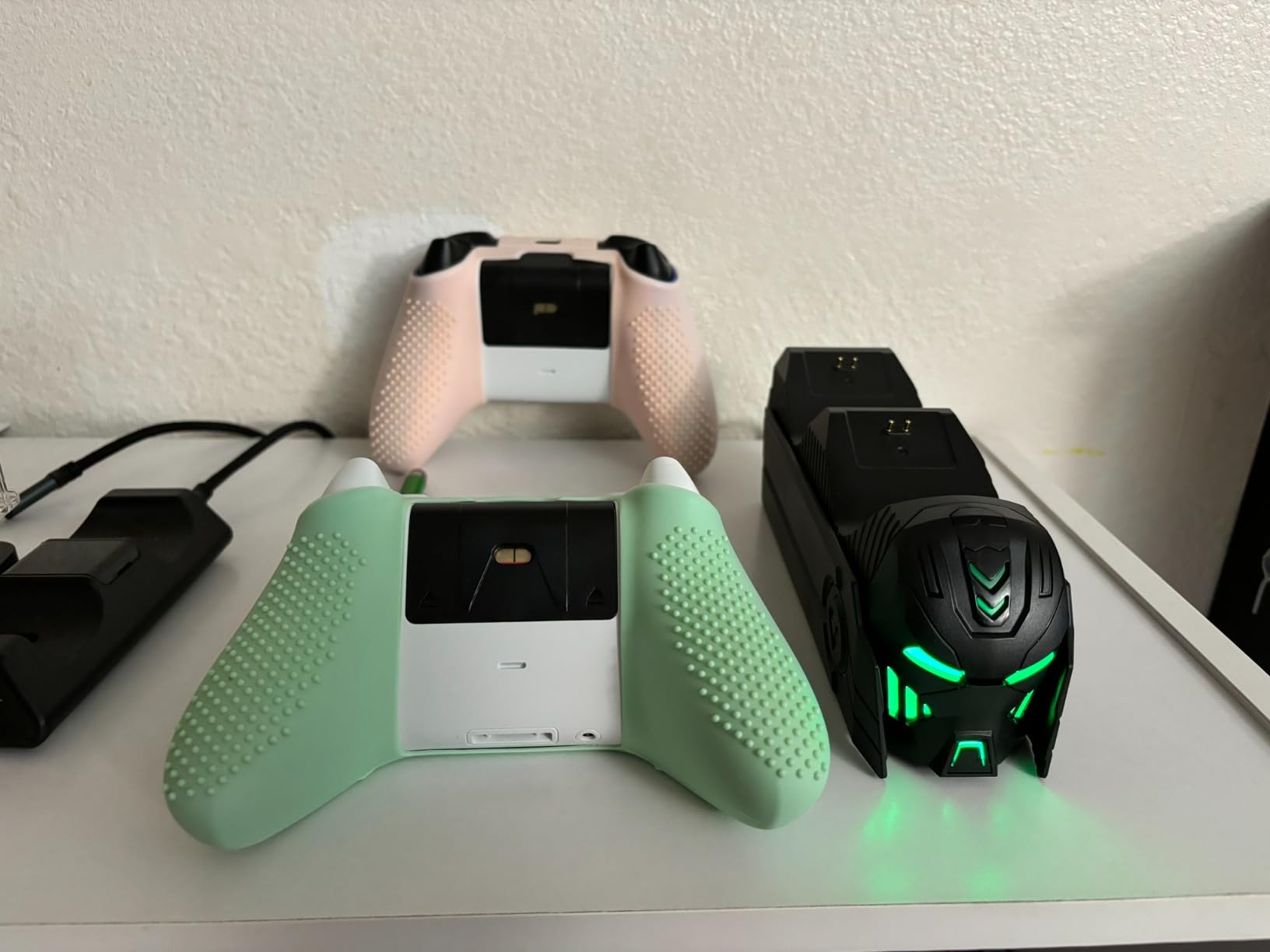 Charger Station with 2x5520mWh Rechargeable Battery Pack for Xbox One/Series X|S Controllers with Dual Charging Dock and 4 Covers (Controllers Not Included) customer photo 2