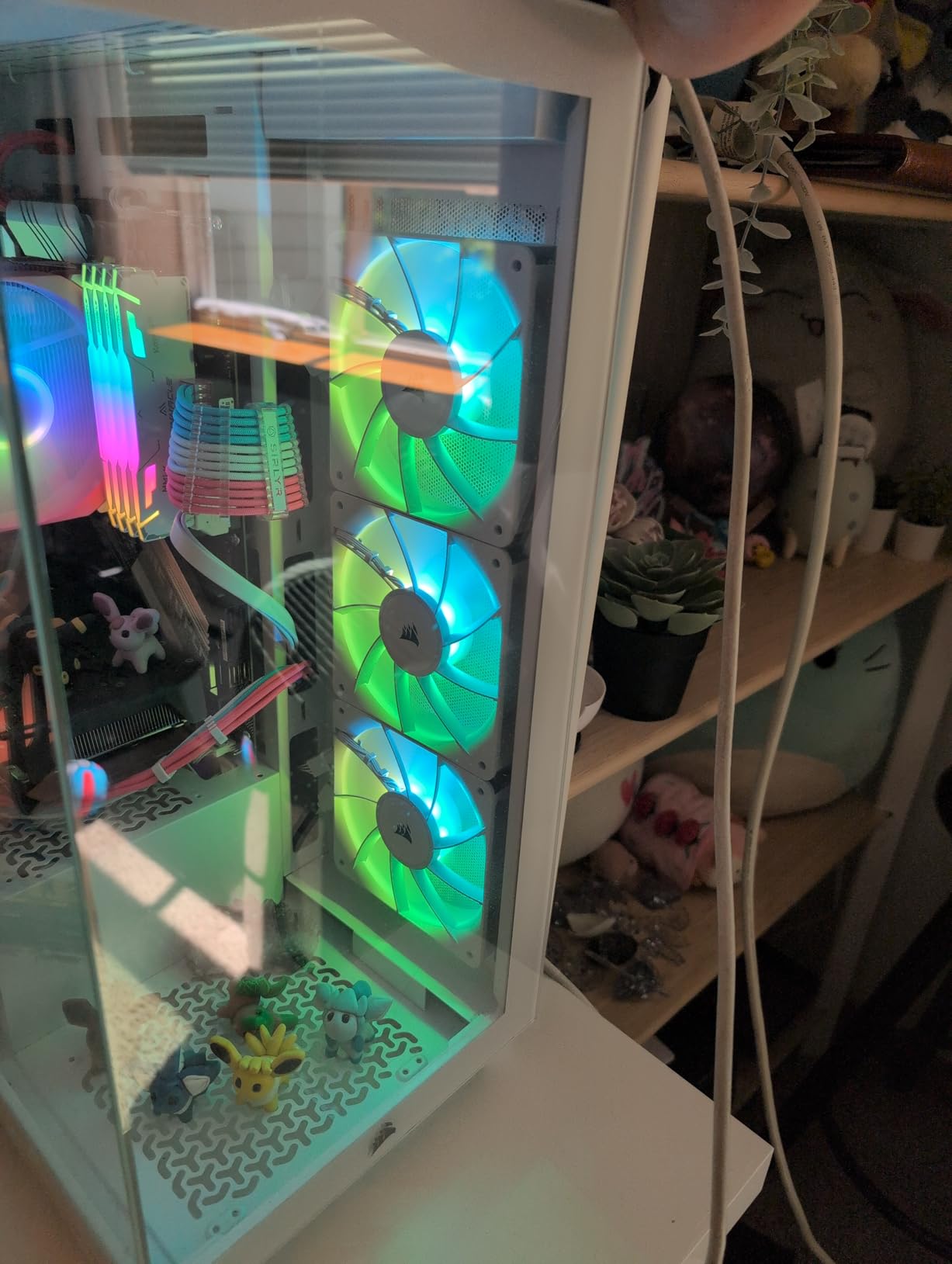 iCUE Link RX120 RGB 120mm PWM Fans with iCUE Link System Hub - Magnetic Dome Bearing - Triple Pack - Black customer photo 1