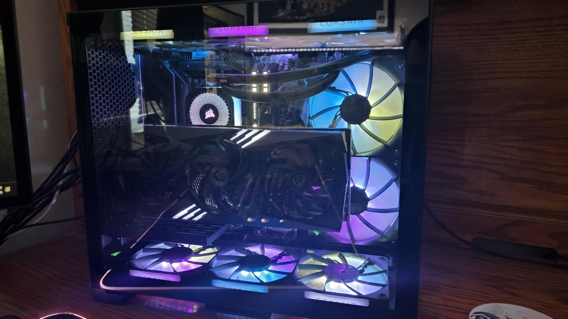 iCUE Link RX120 RGB 120mm PWM Fans with iCUE Link System Hub - Magnetic Dome Bearing - Triple Pack - Black customer photo 2