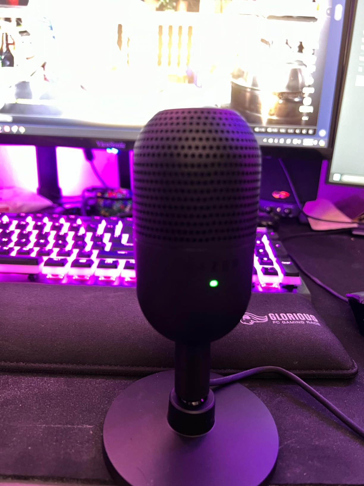 Razer Seiren V3 Mini USB Microphone, Supercardioid Condenser Mic, Black | Tap-to-Mute Sensor with LED Indicator, Shock Absorber, Ultra Compact, Works with OBS, Discord, Zoom, Teams customer photo 2