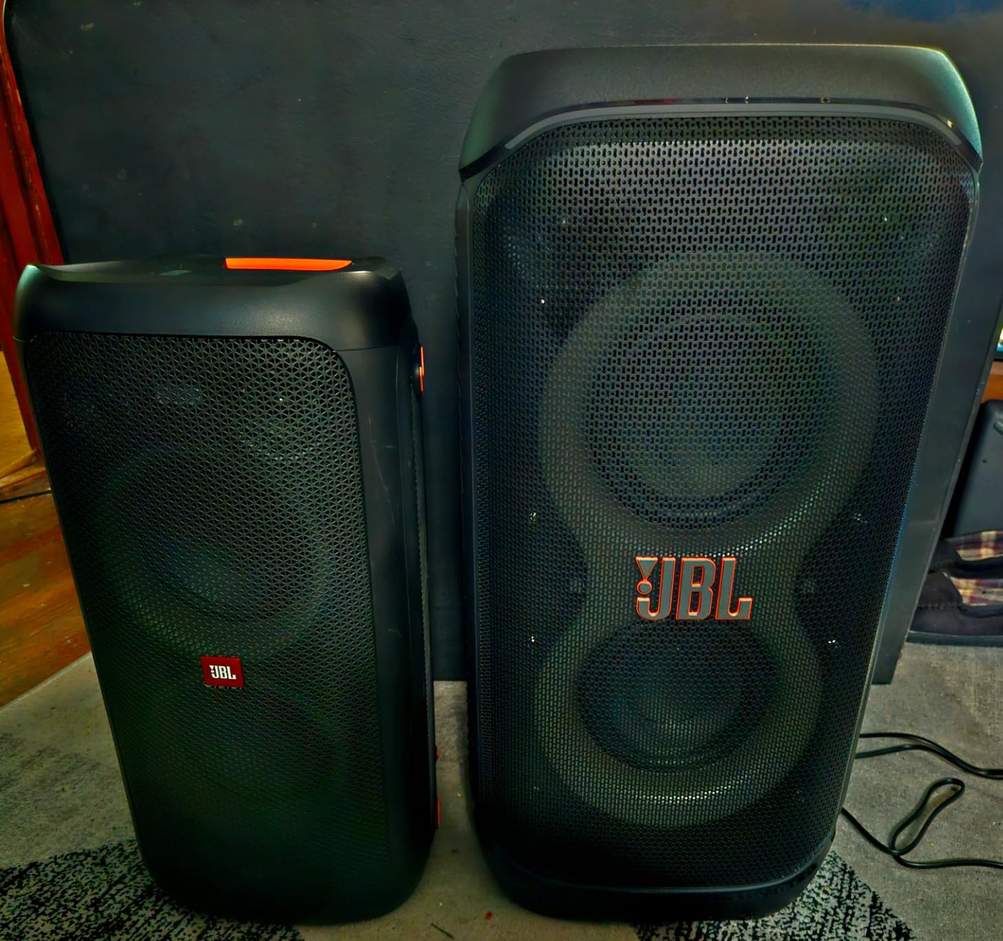 JBL PartyBox Stage 320 - Portable Party Speaker with Telescopic Handle & Wide, Sturdy Wheels, Powerful JBL Pro Sound, Futuristic lightshow, Up to 18 Hours of Play time, Splash Proof (Black) customer photo 2
