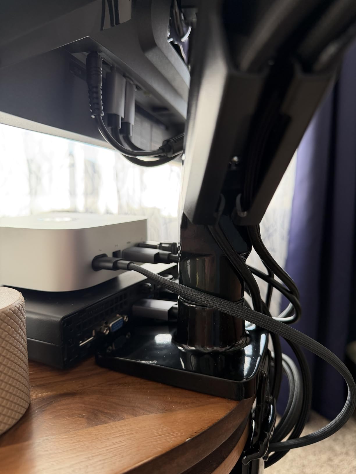 HUANUO Single Monitor Mount, 13 to 32 Inch Gas Spring Monitor Arm, Adjustable Stand, Vesa Mount with Clamp and Grommet Base - Fits 4.4 to 19.8lbs LCD Computer Monitors customer photo 1