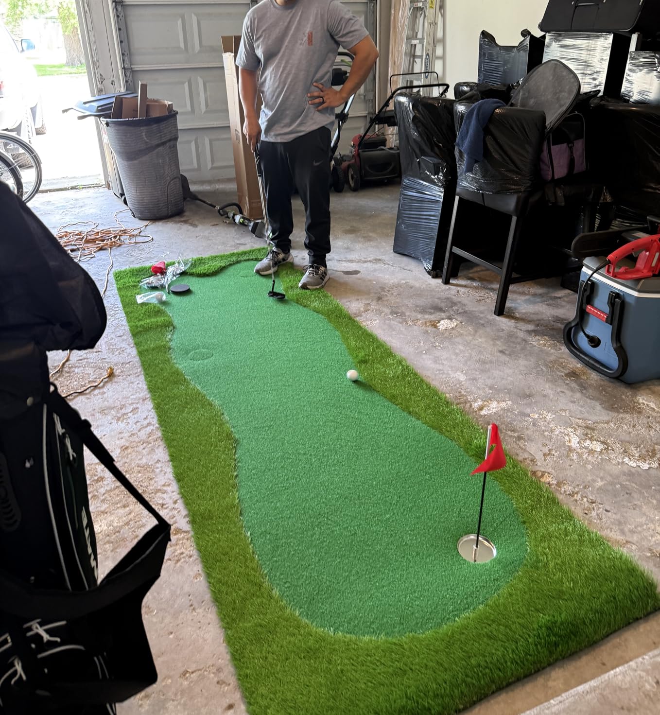 Tangkula 10 FT Golf Putting Green, Large Professional Golf Training Mat with Realistic Artificial Grass Turf, 3 Holes, 3 Flags and Cups for Indoor Outdoor Putting Practice customer photo 1