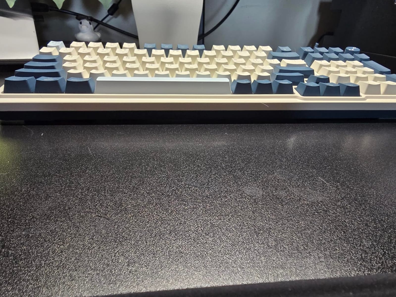 Redragon K686 PRO Wireless RGB Gasket Gaming Keyboard, Dye-Sub Anime Keycap customer photo 1