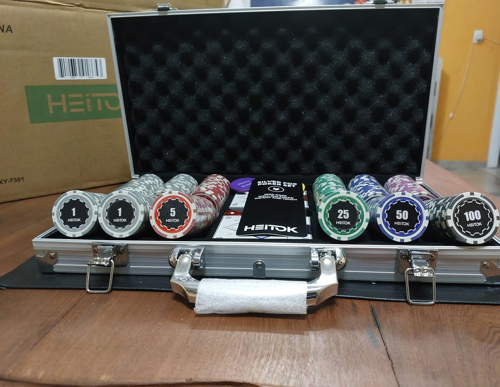 HEITOK 1000-Piece Poker Chip Set for Texas Hold'em Card Game customer photo 2